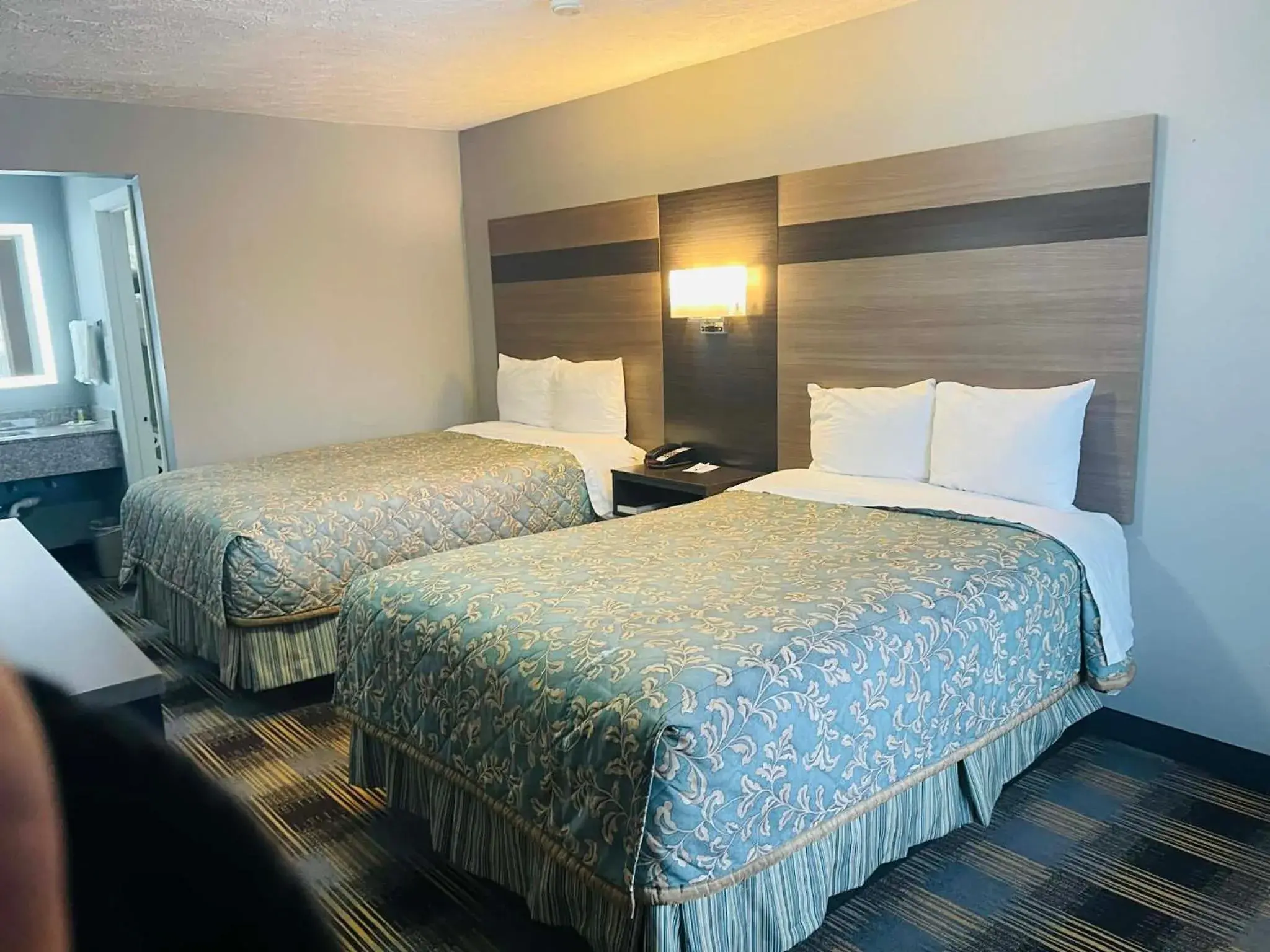 Double Room with Two Double Beds - Smoking in Travelodge by Wyndham Sellersburg Double Room with Two Double Beds - Smoking in Travelodge by Wyndham Sellersburg