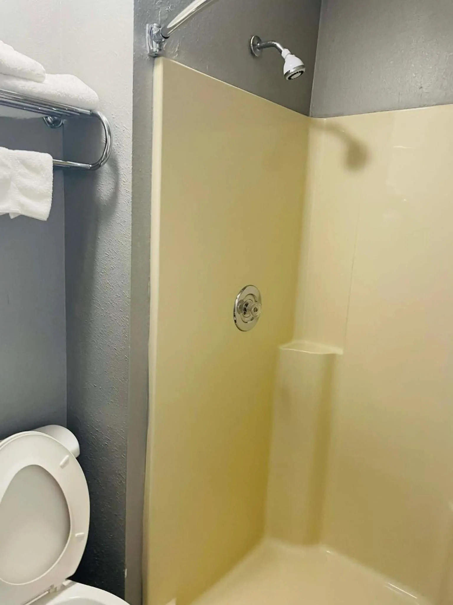 Travelodge by Wyndham Sellersburg