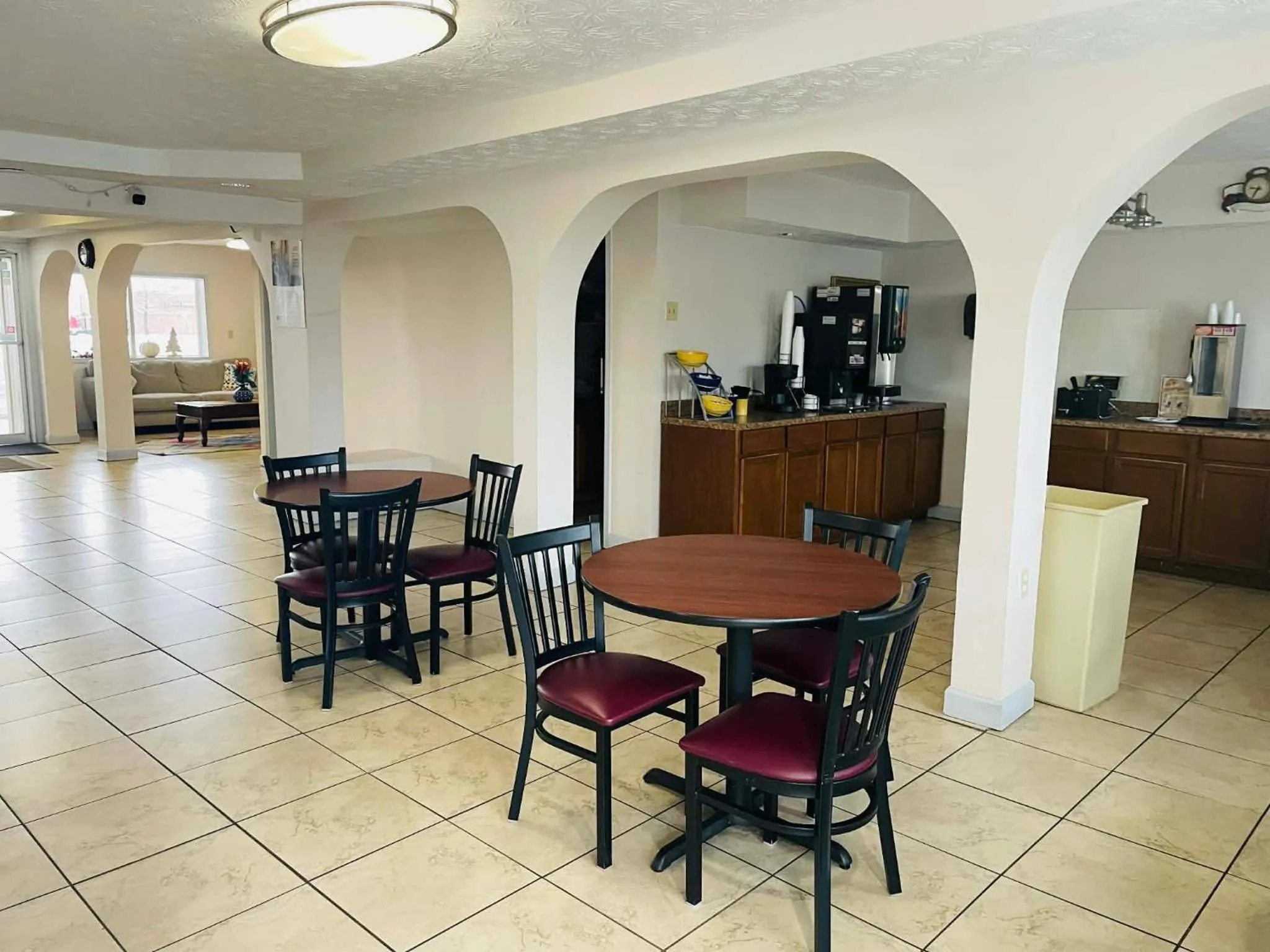 Travelodge by Wyndham Sellersburg