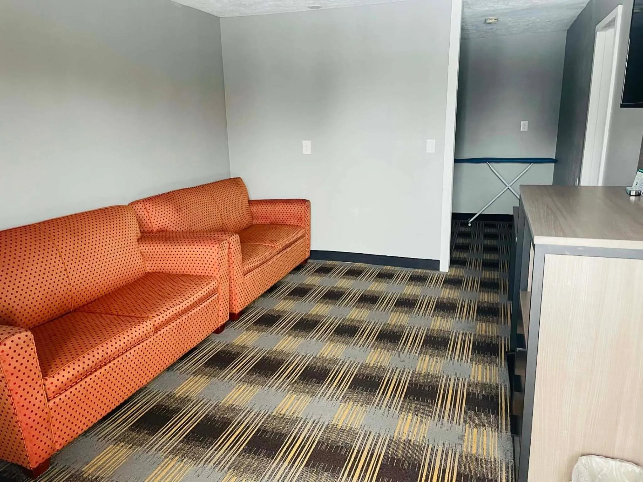 Travelodge by Wyndham Sellersburg