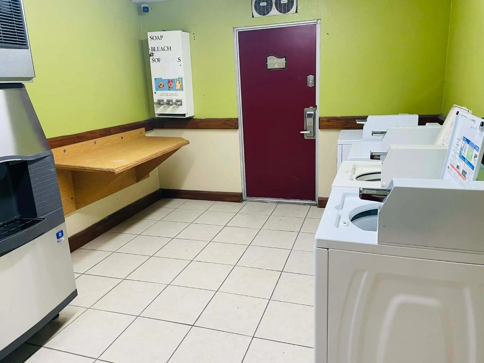 Travelodge by Wyndham Sellersburg