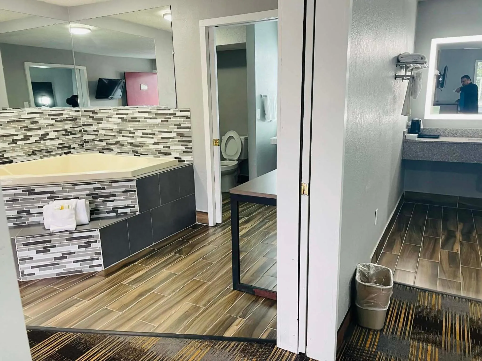 Travelodge by Wyndham Sellersburg