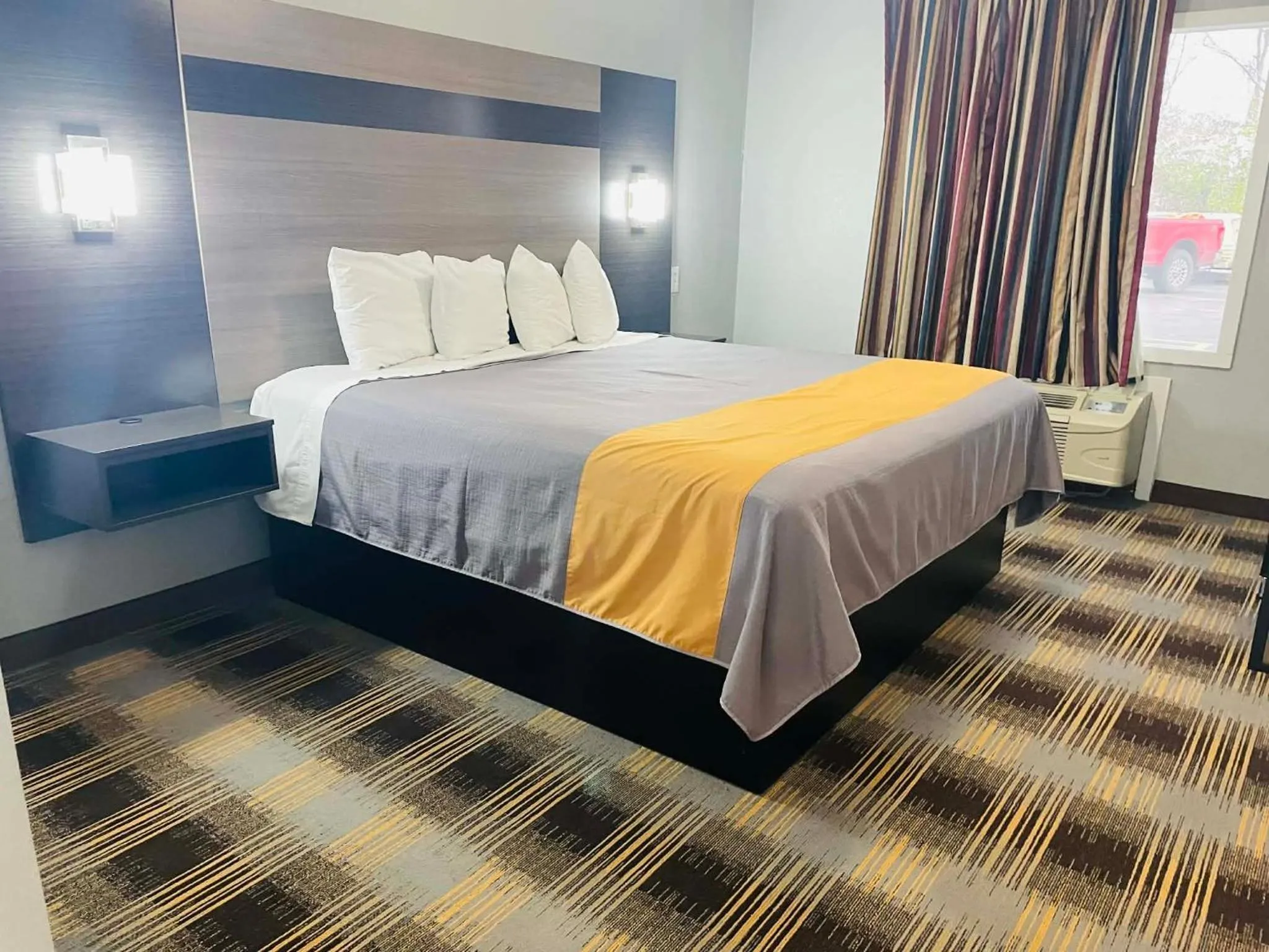 Bed in Travelodge by Wyndham Sellersburg