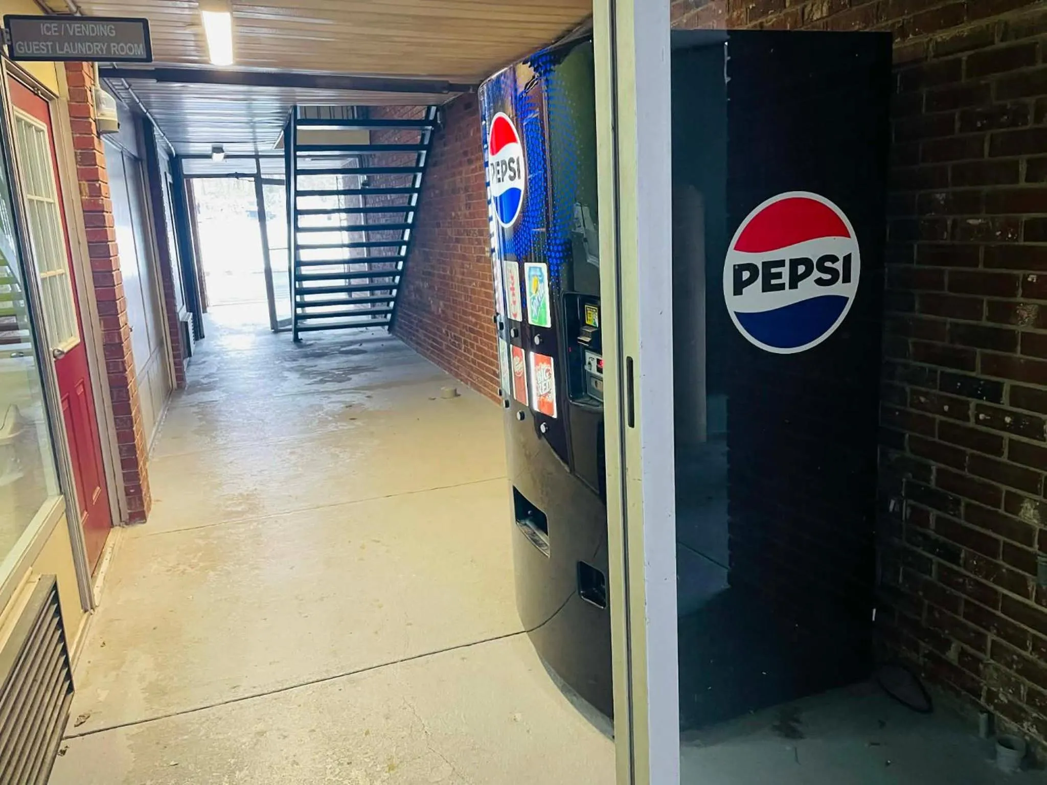 Travelodge by Wyndham Sellersburg