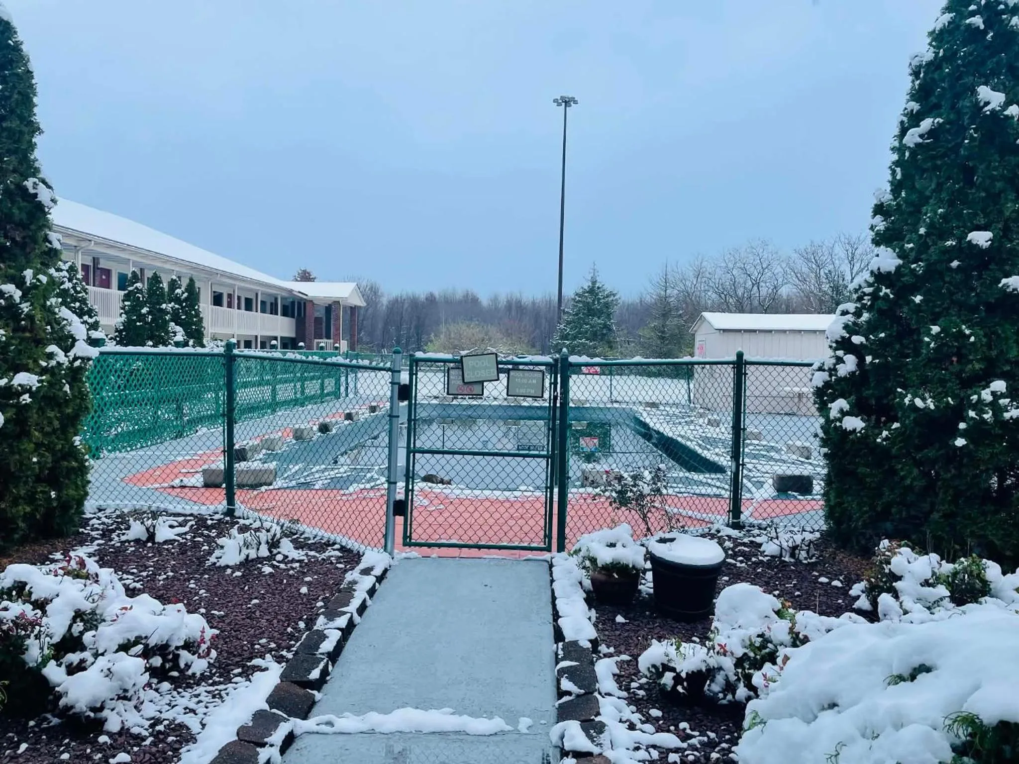 Travelodge by Wyndham Sellersburg