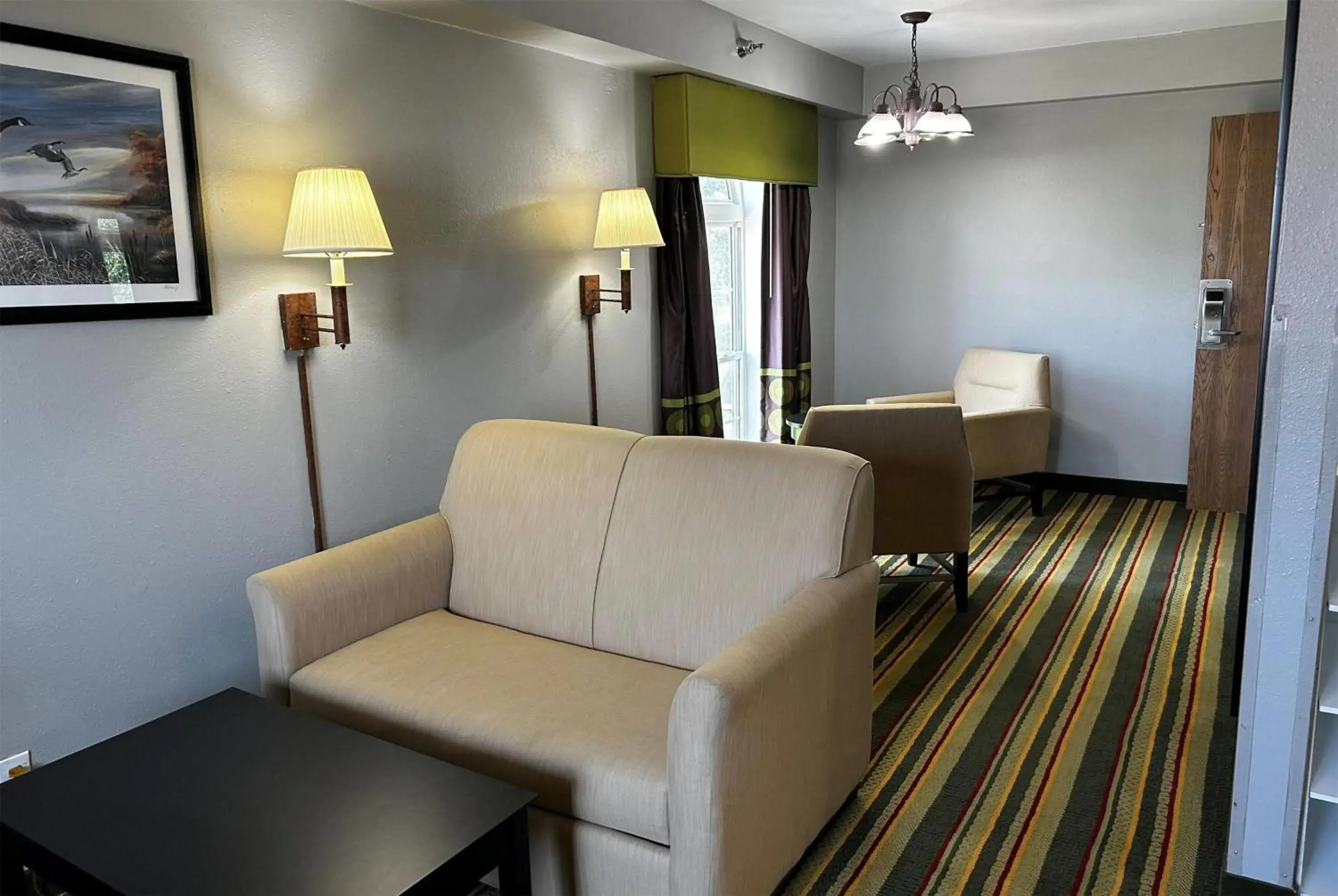 Photo of the whole room in Super 8 by Wyndham Mound City Photo of the whole room in Super 8 by Wyndham Mound City