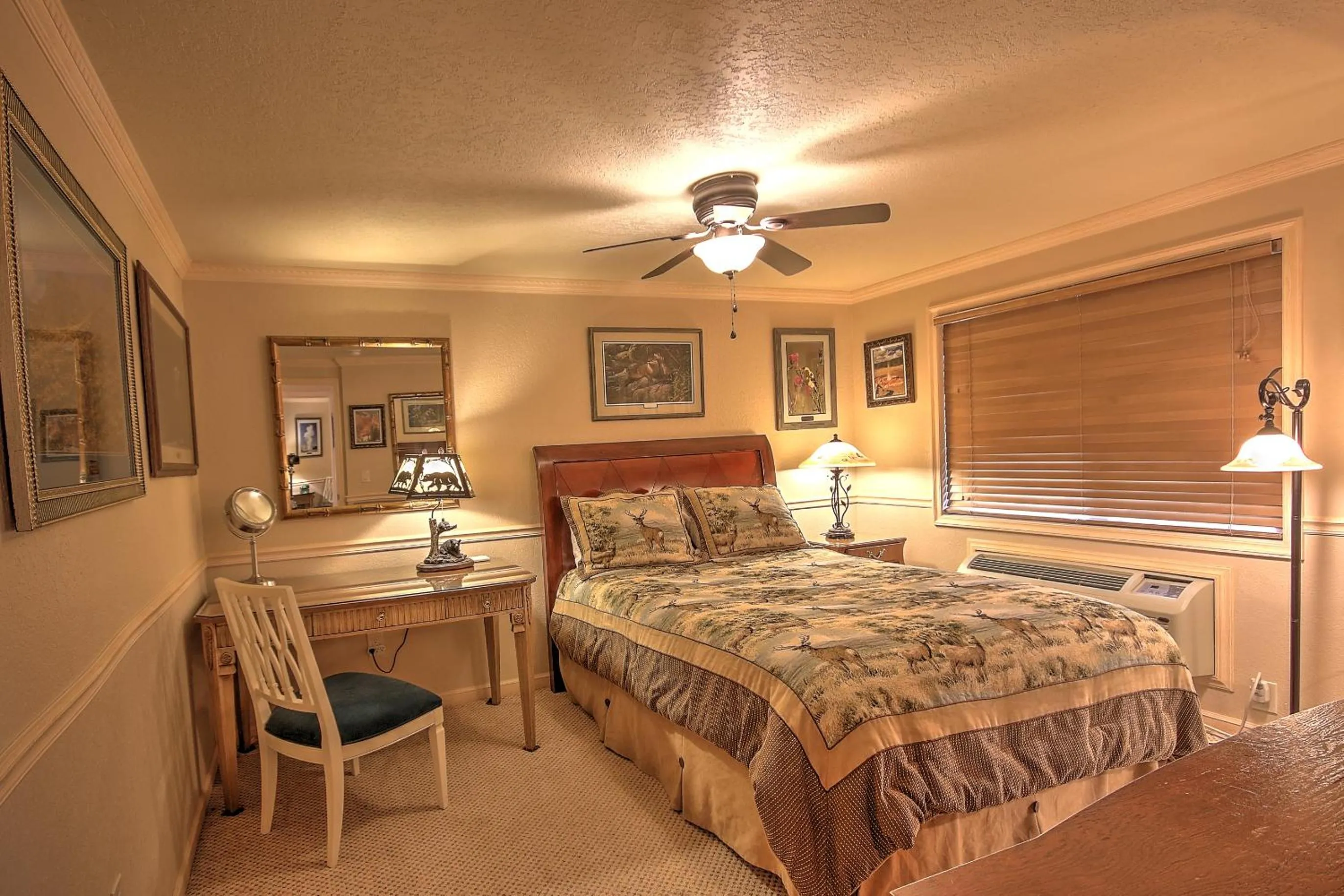 Bed in Yellowstone Gateway Inn