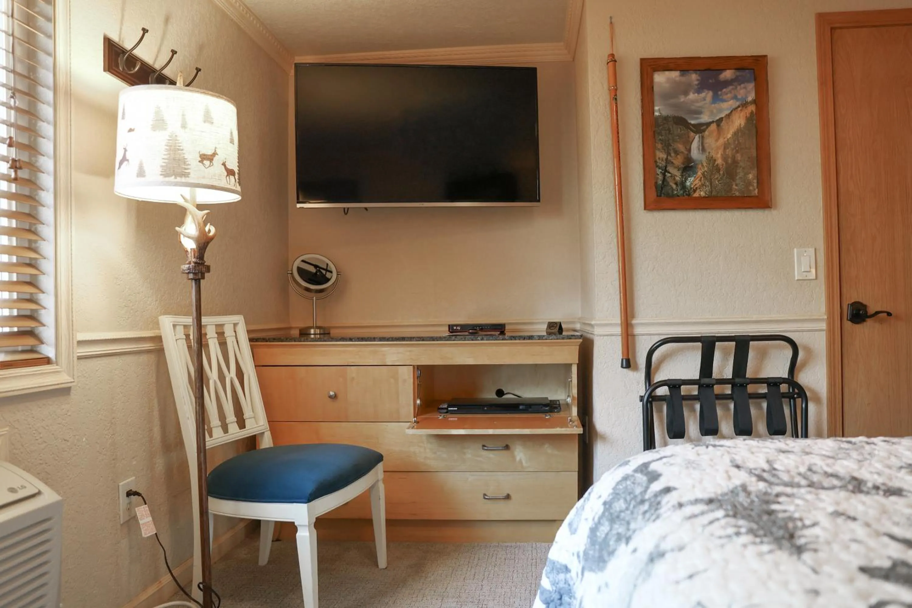 Bed in Yellowstone Gateway Inn