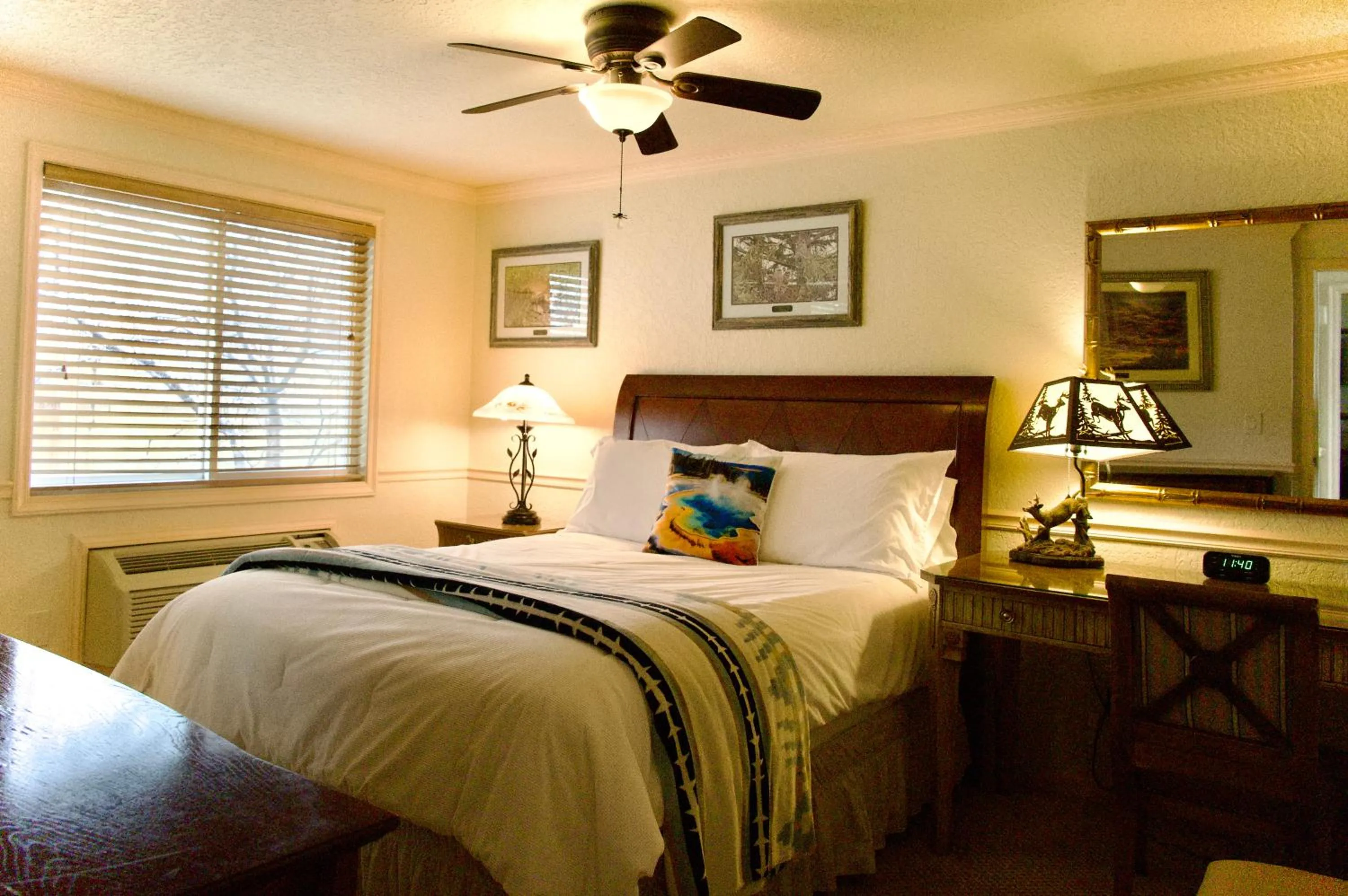 Bed in Yellowstone Gateway Inn