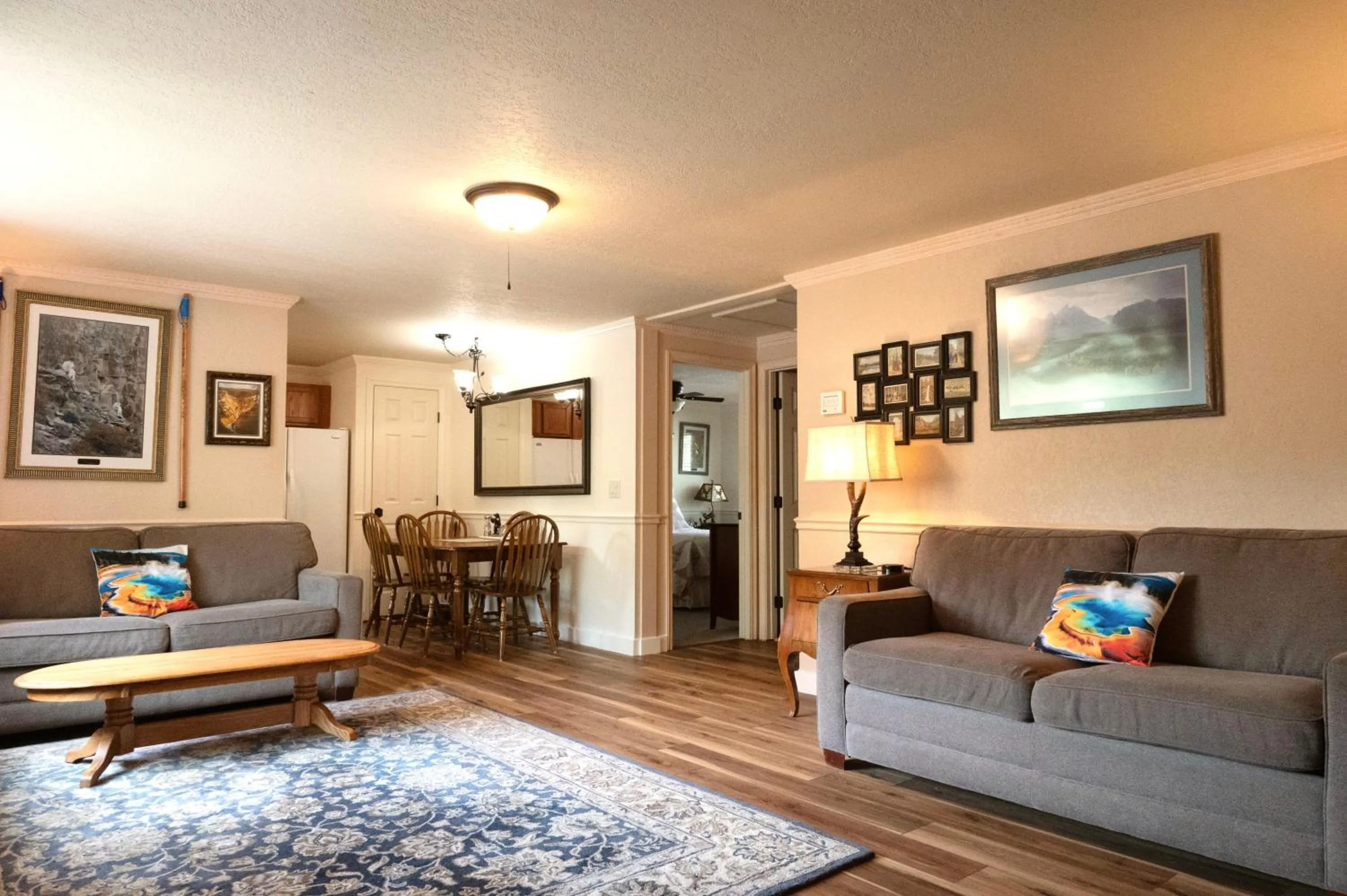 Living room in Yellowstone Gateway Inn