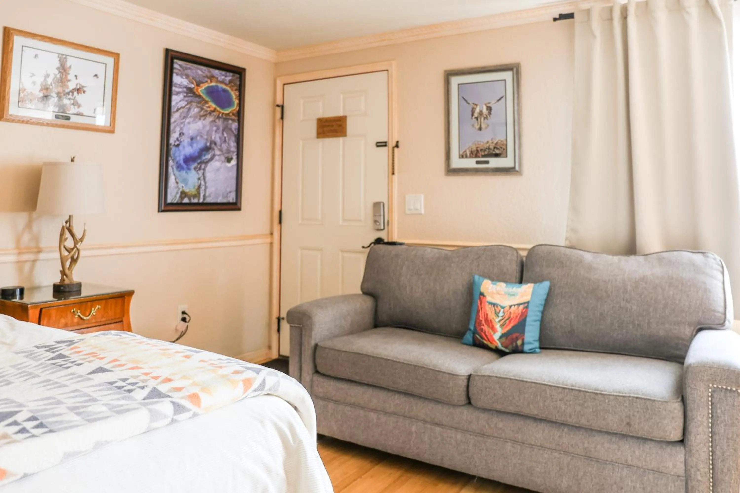 Bed in Yellowstone Gateway Inn