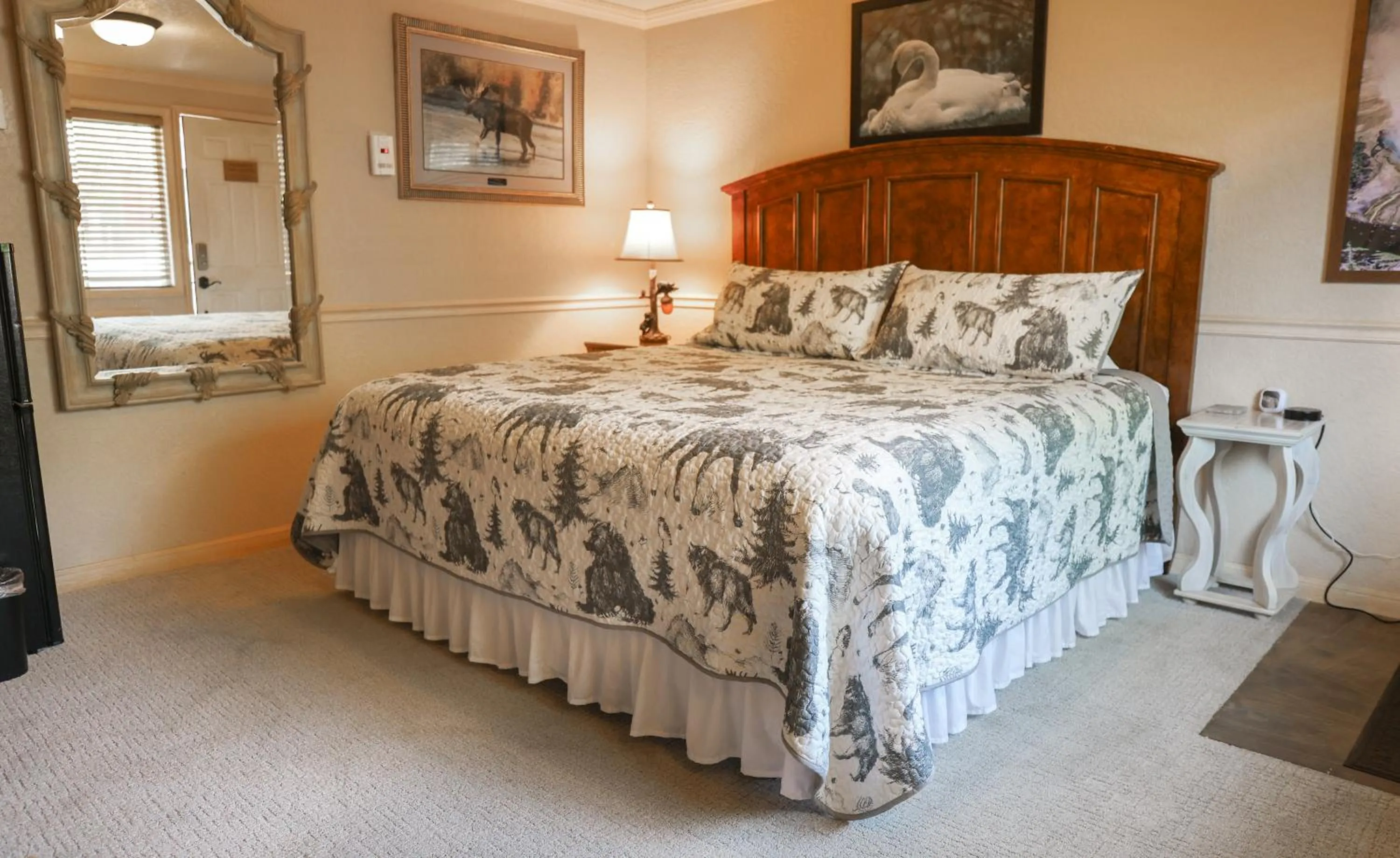 Bed in Yellowstone Gateway Inn