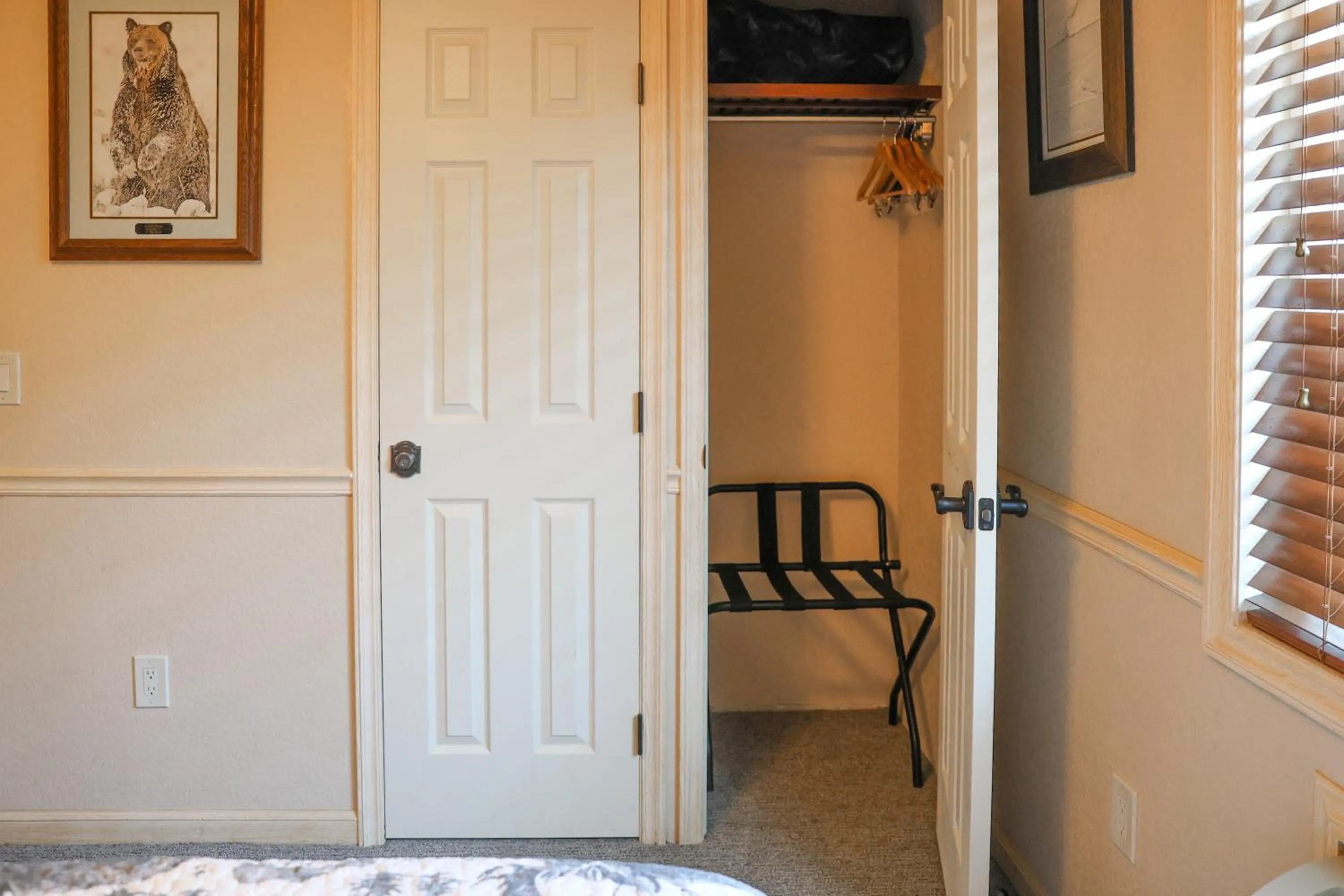 Bed in Yellowstone Gateway Inn