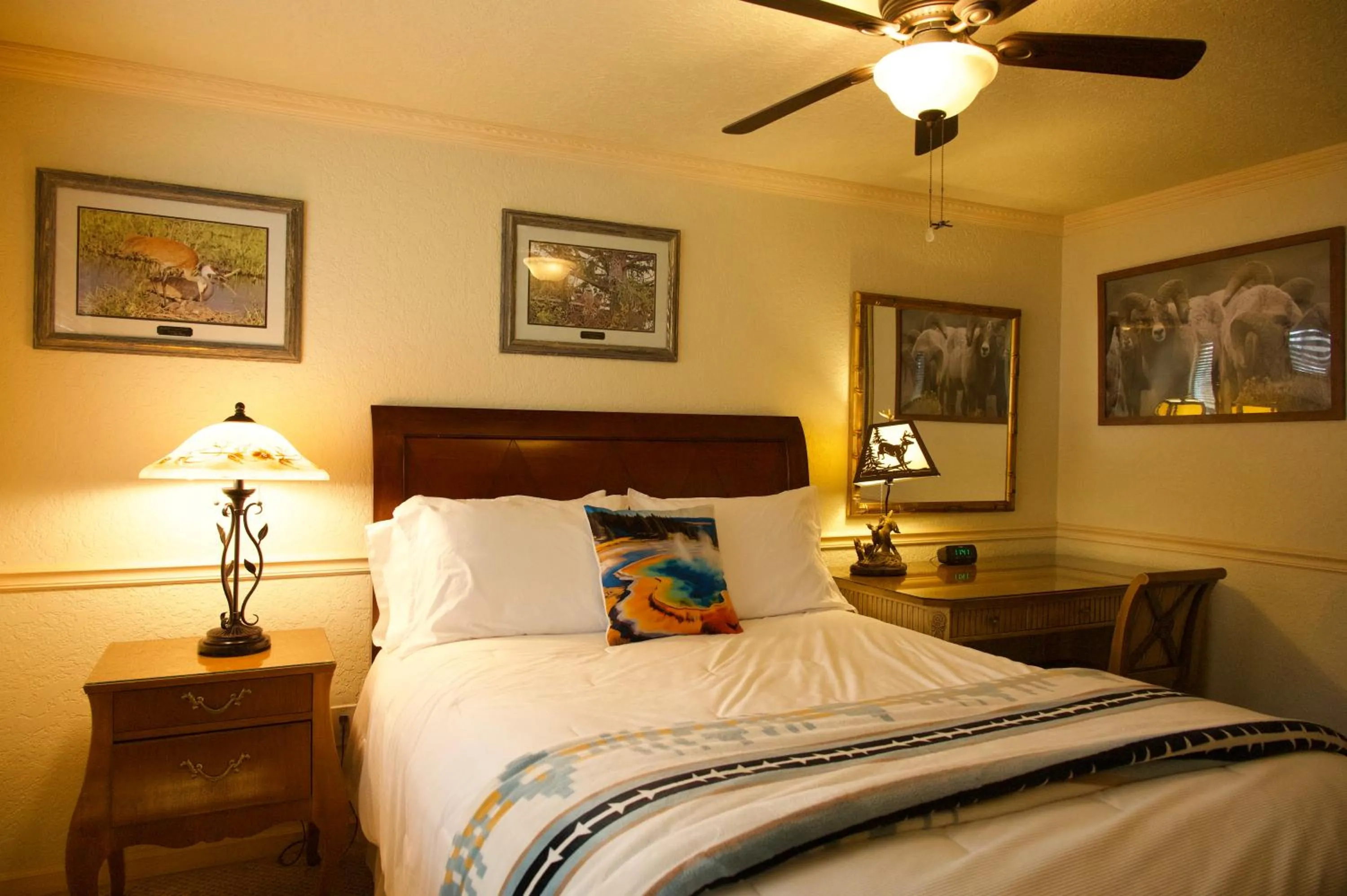 Bed in Yellowstone Gateway Inn