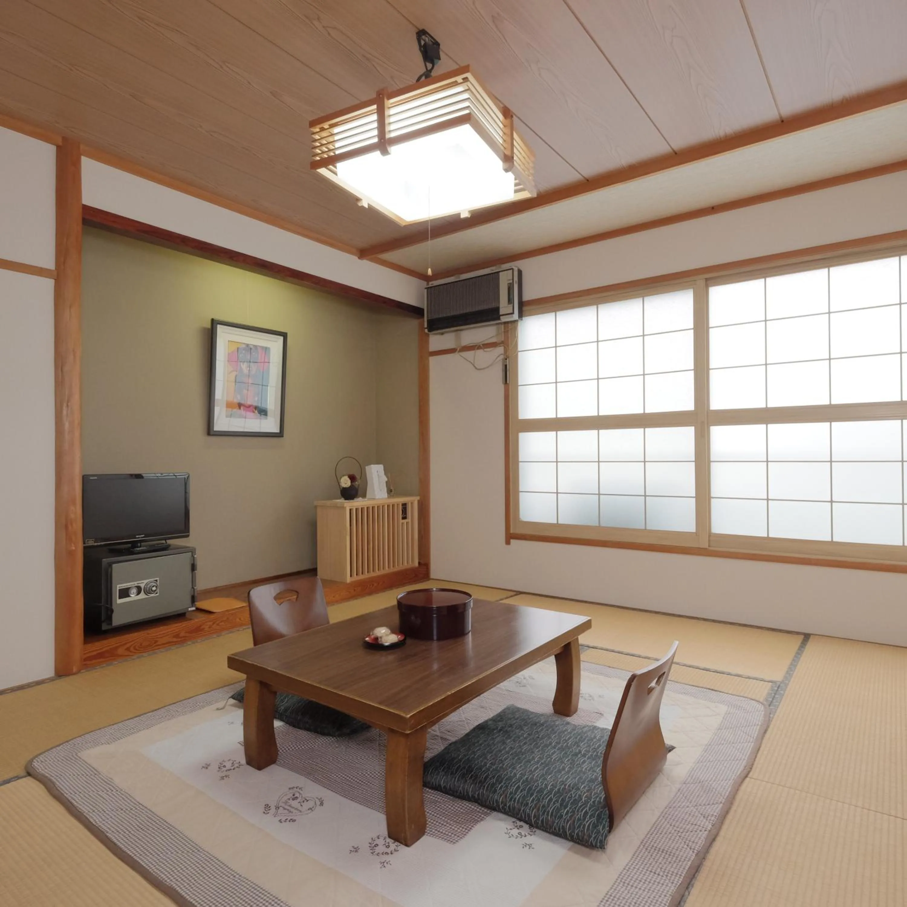 Photo of the whole room in Nozawa Onsen Utopia