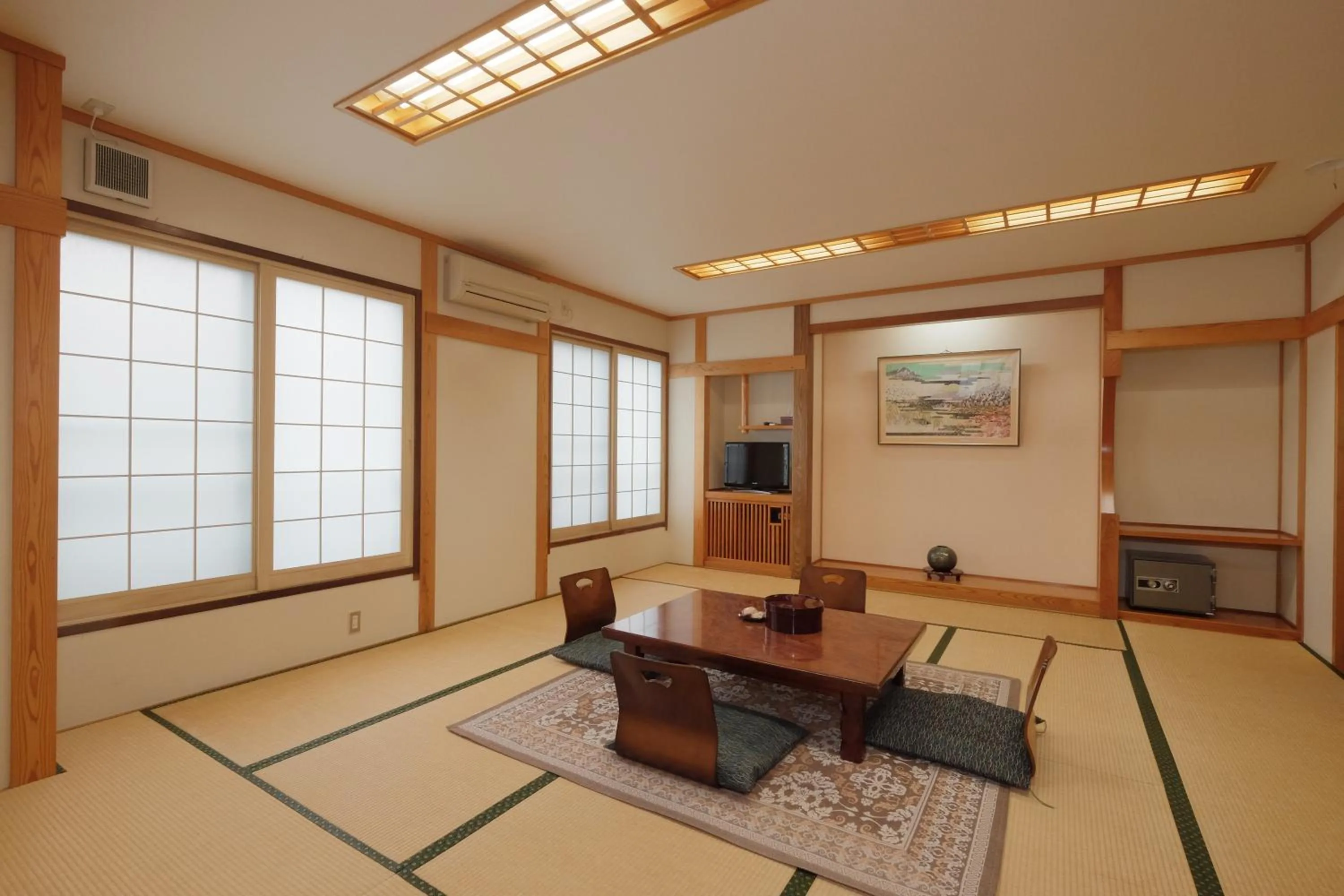 Photo of the whole room in Nozawa Onsen Utopia