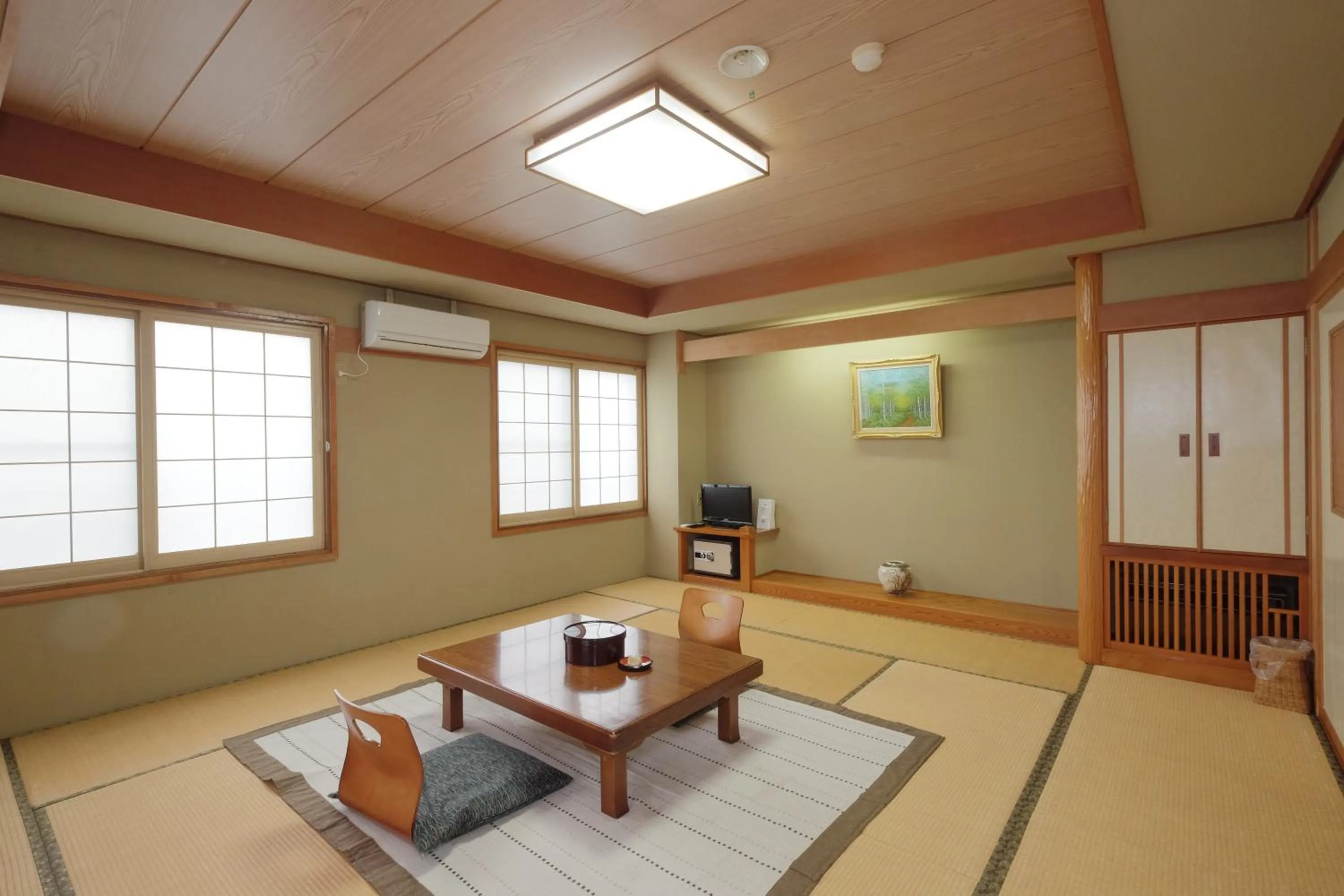 Photo of the whole room in Nozawa Onsen Utopia