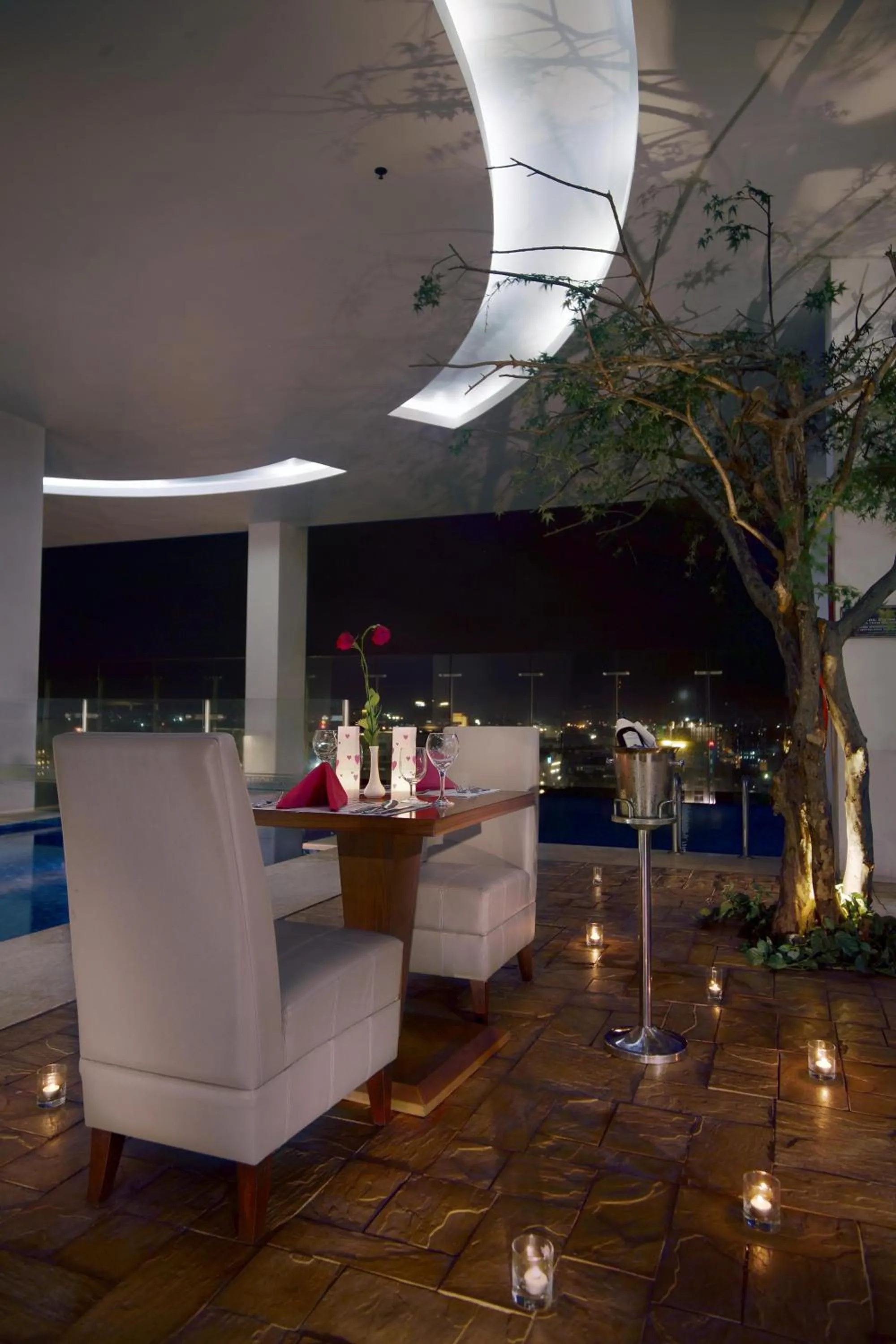 Restaurant/places to eat in Aston Makassar Hotel & Convention Center