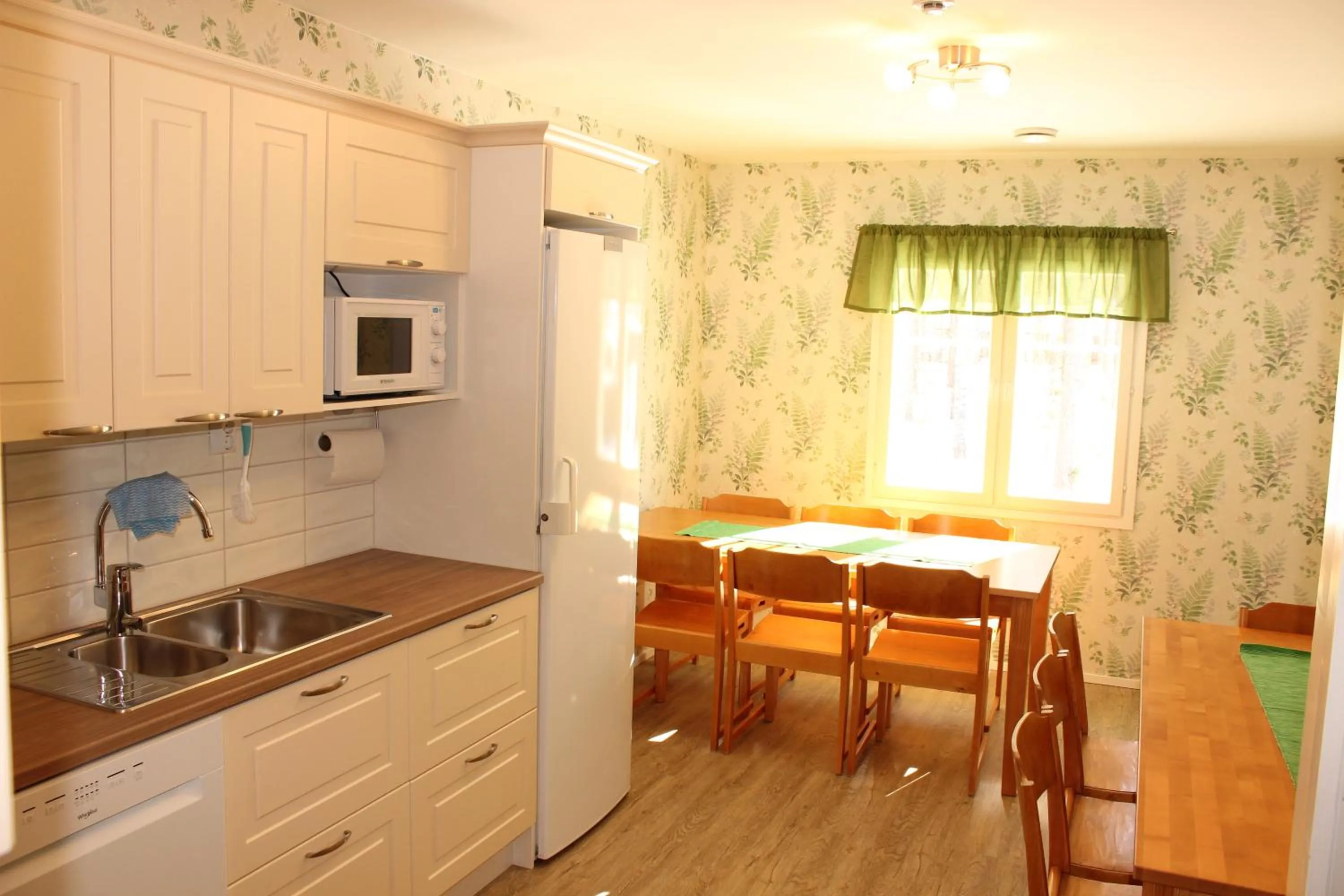 Communal kitchen in B&B Taipaleenniemi