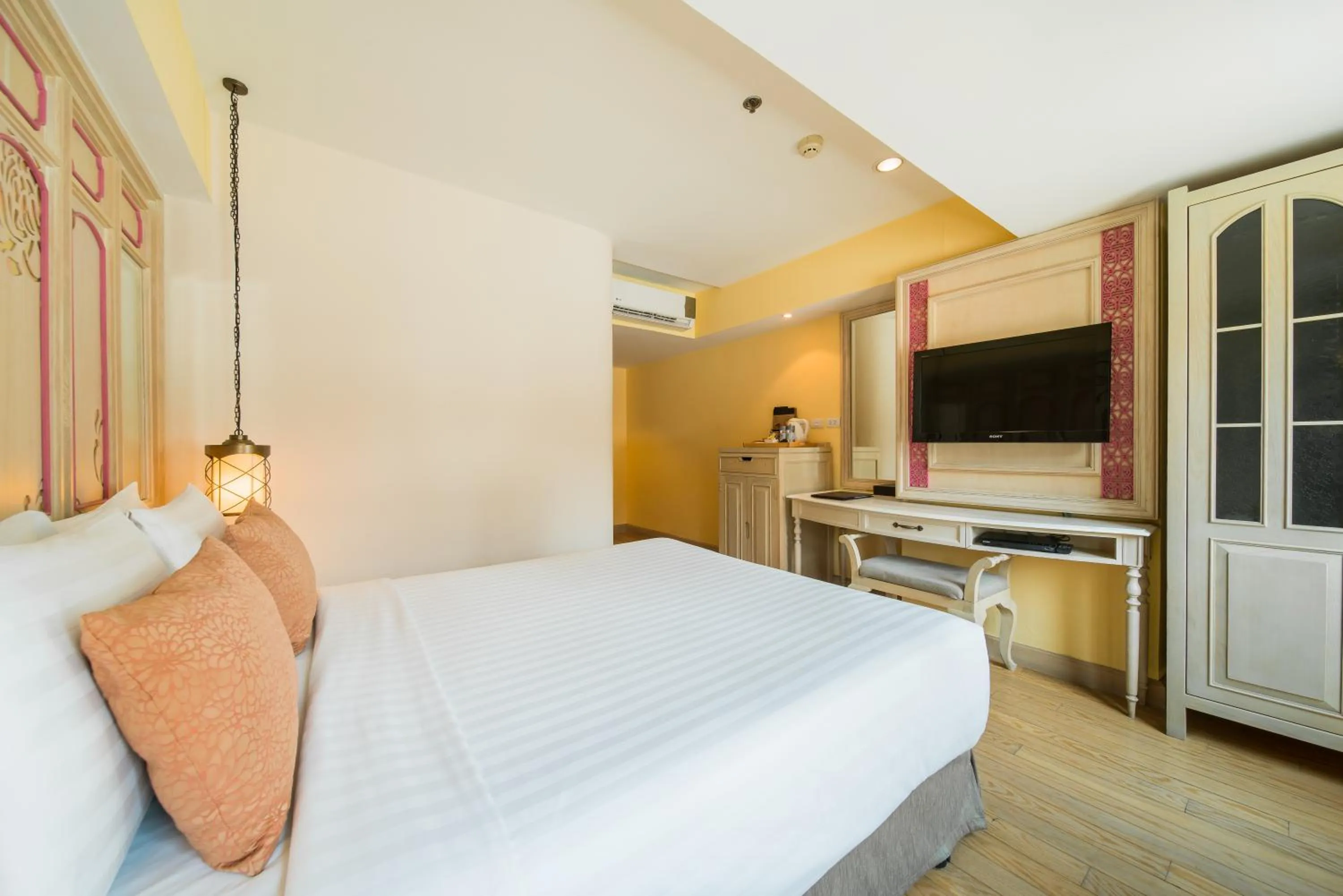 TV and multimedia, Bed in La Petite Salil Sukhumvit 11
