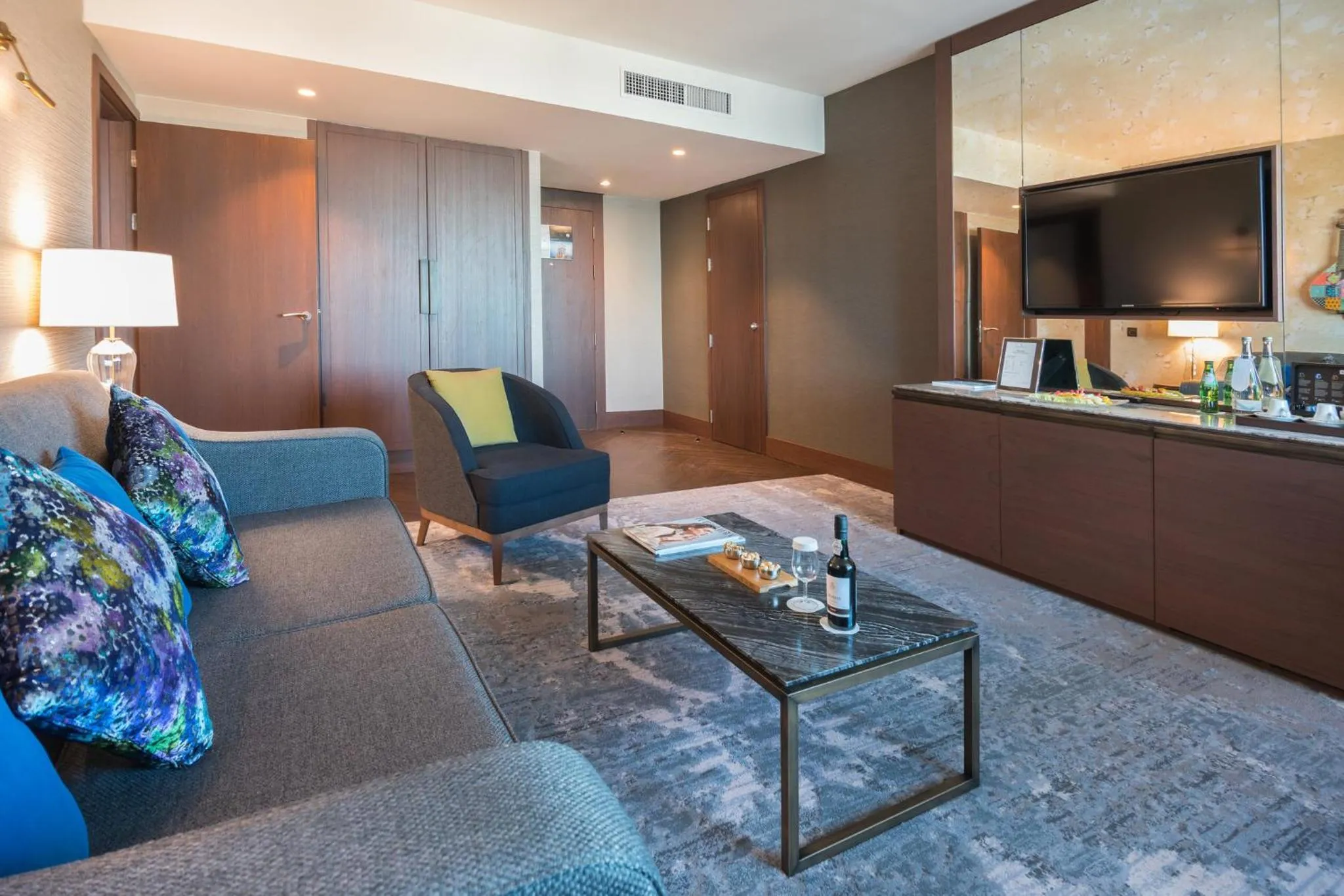 Photo of the whole room in InterContinental Lisbon by IHG