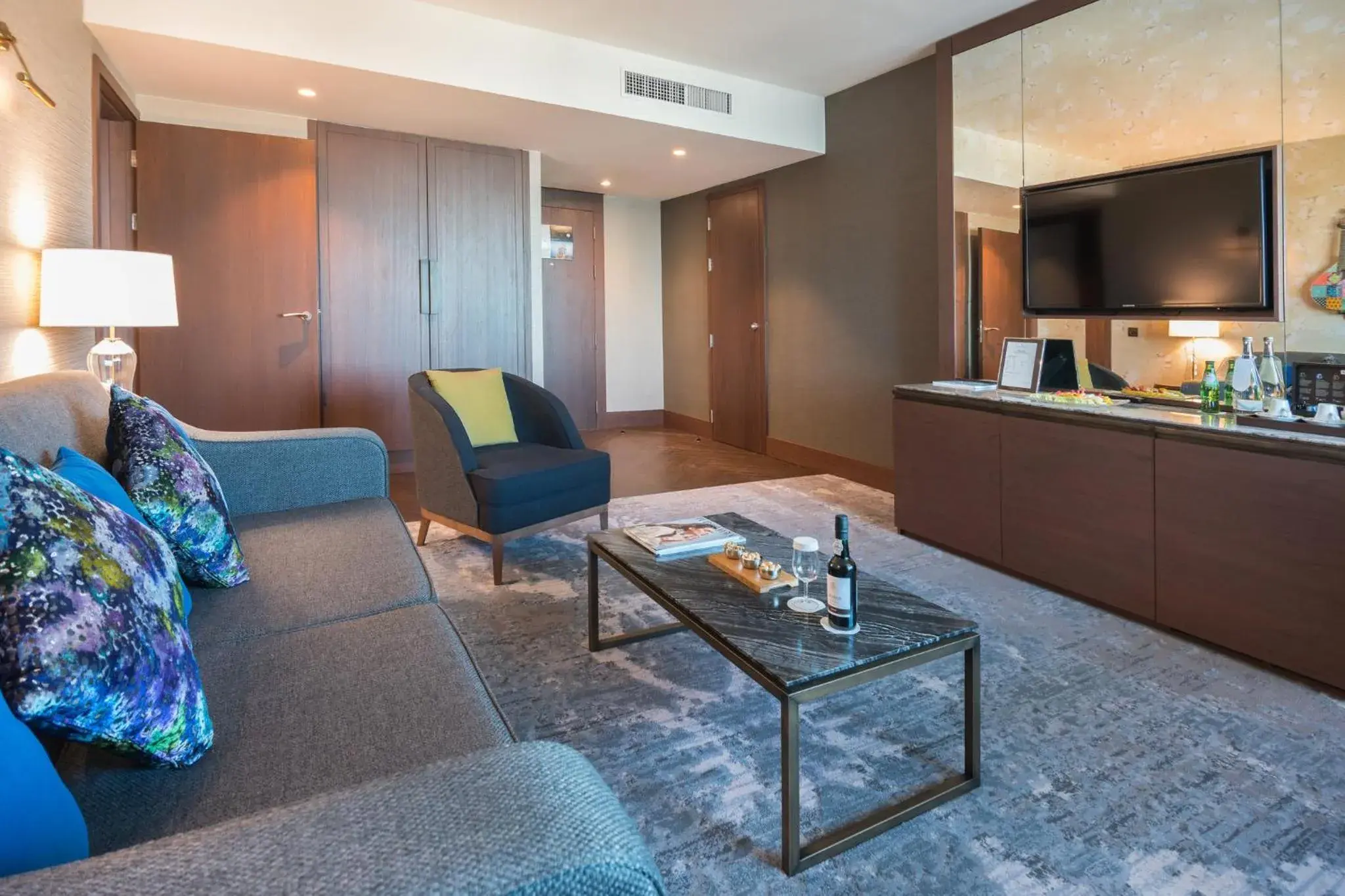 Photo of the whole room in InterContinental Lisbon by IHG Photo of the whole room in InterContinental Lisbon by IHG