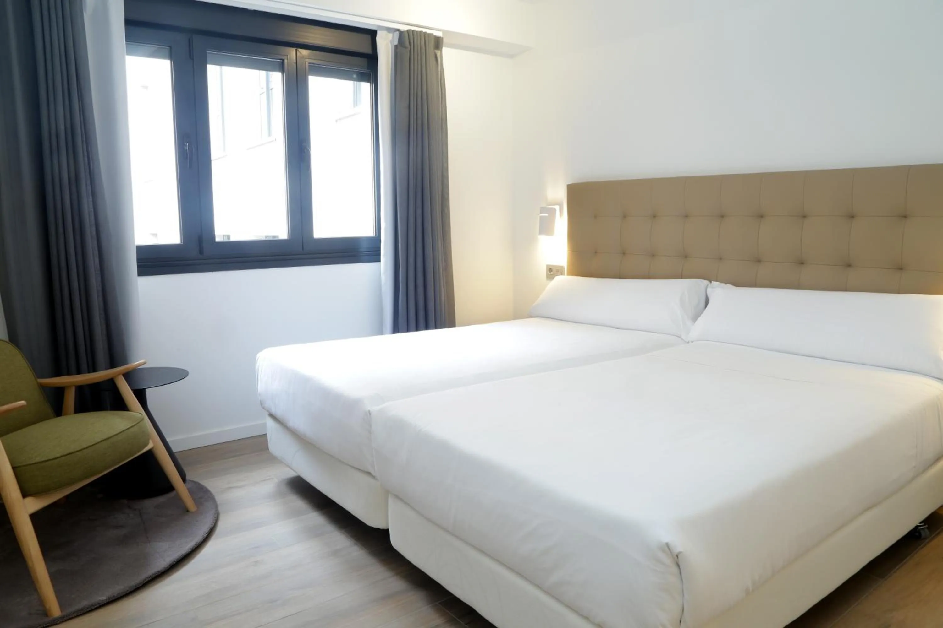 Bedroom, Bed in Viviendas Oviedo Catedral