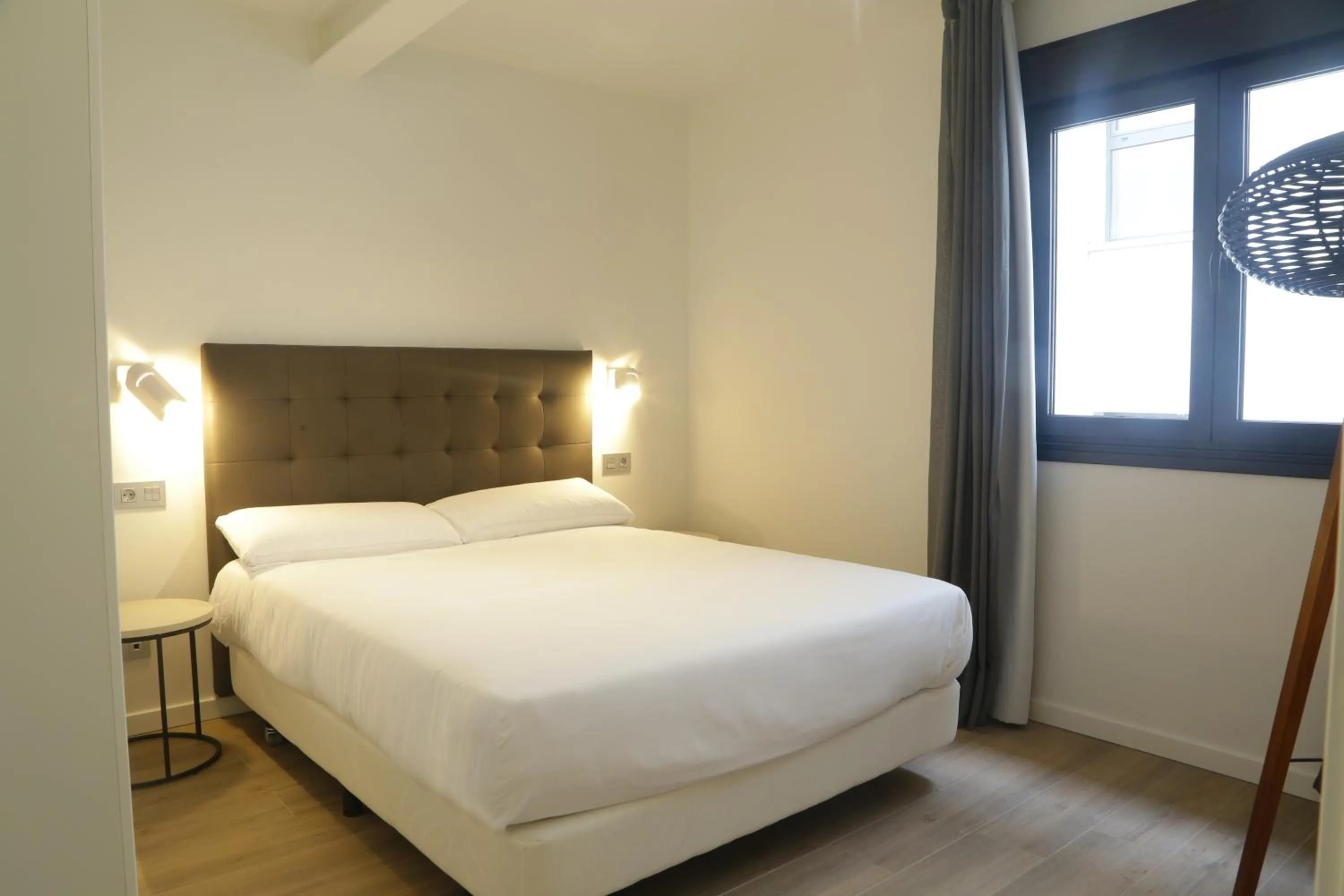 Bedroom, Bed in Viviendas Oviedo Catedral