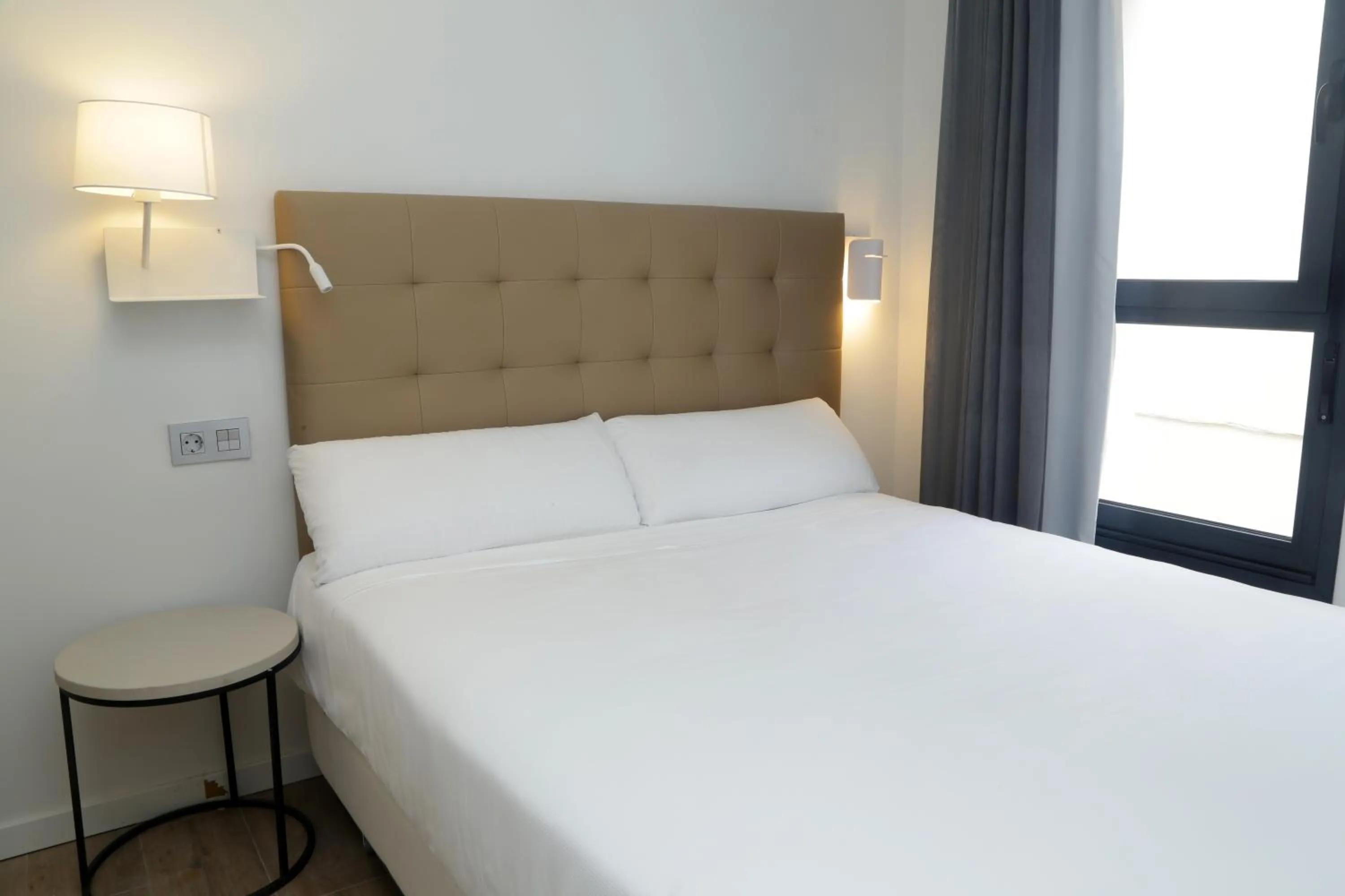 Bedroom, Bed in Viviendas Oviedo Catedral