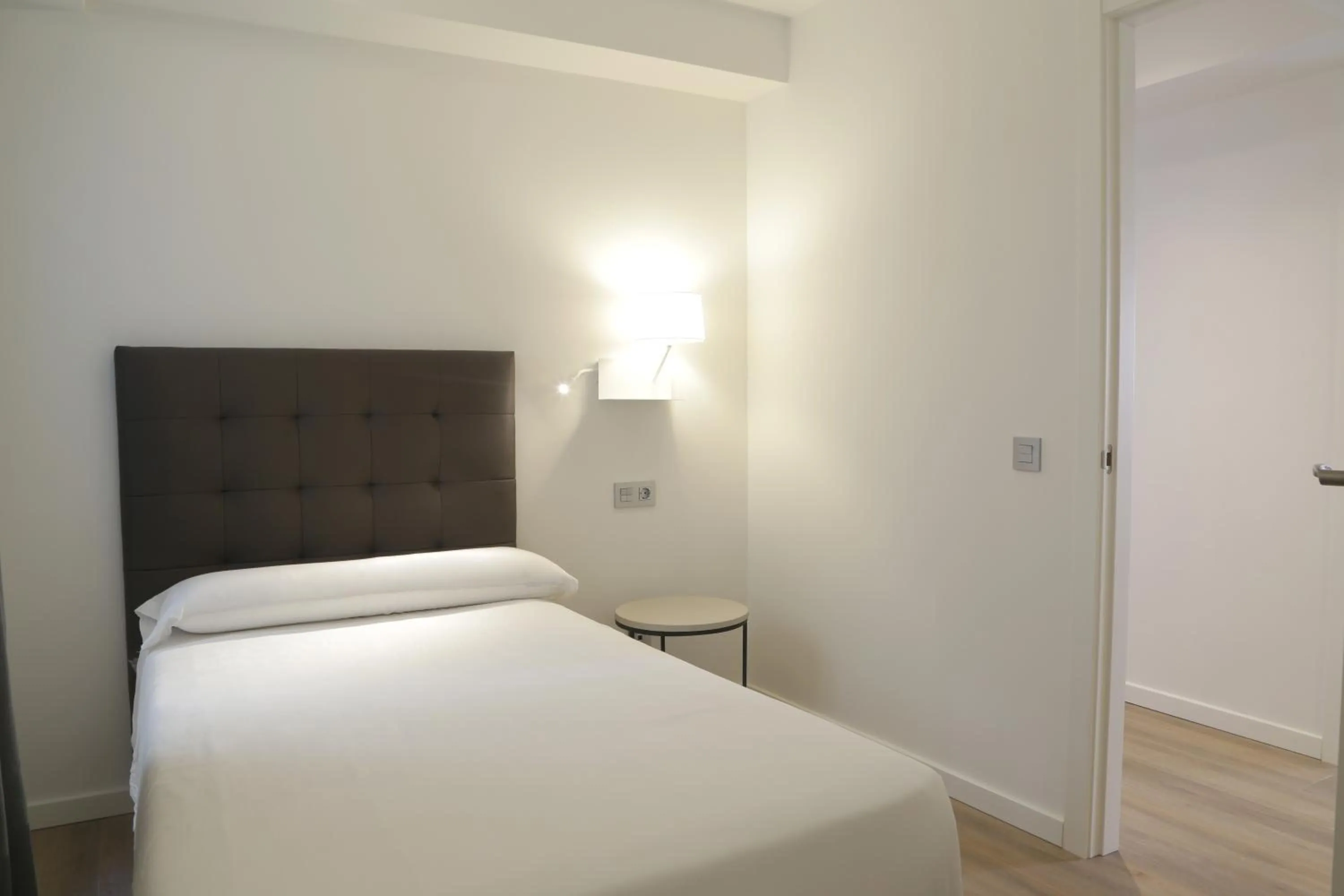 Bedroom, Bed in Viviendas Oviedo Catedral