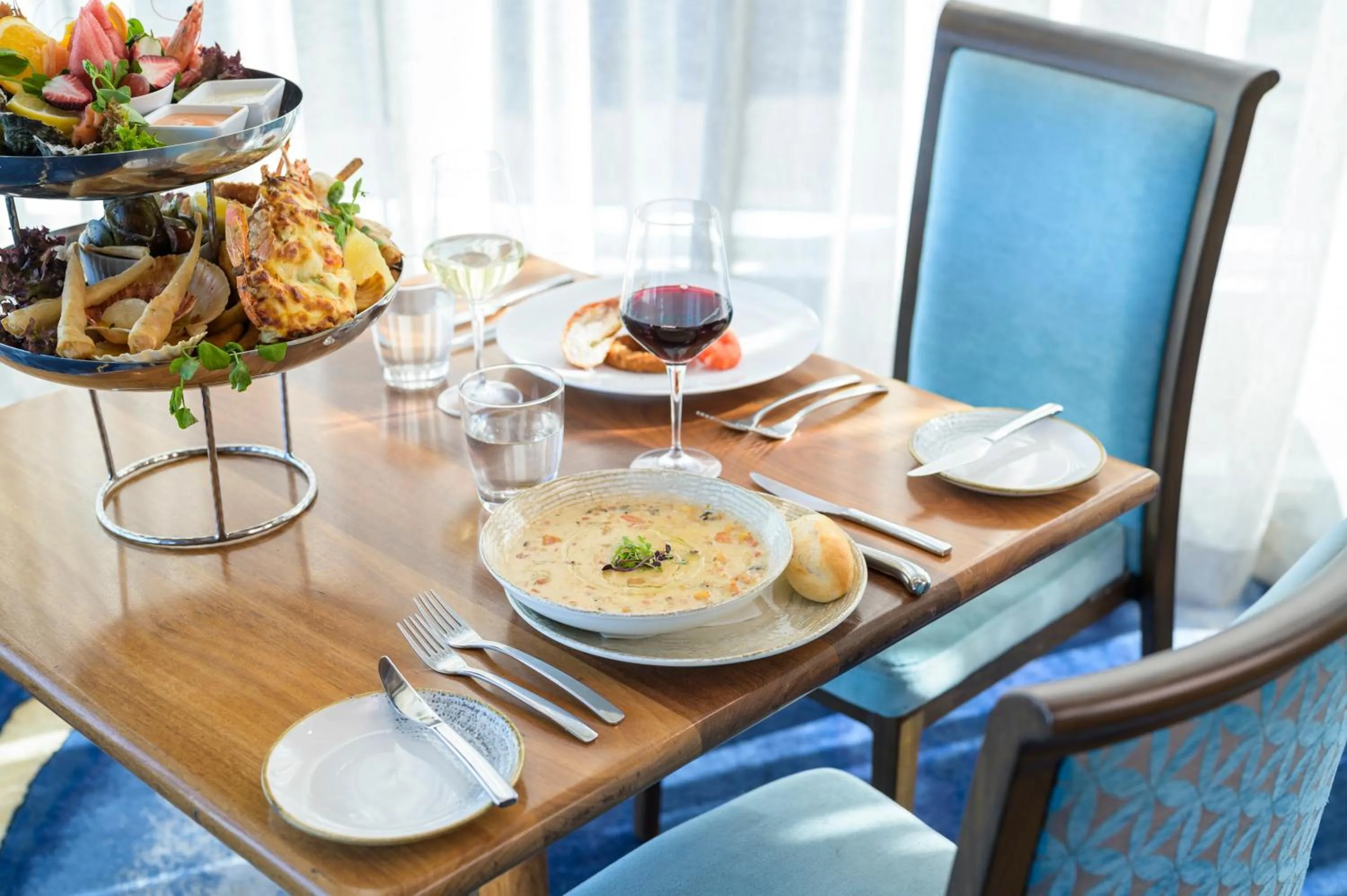 Restaurant/places to eat in Noah's On the Beach