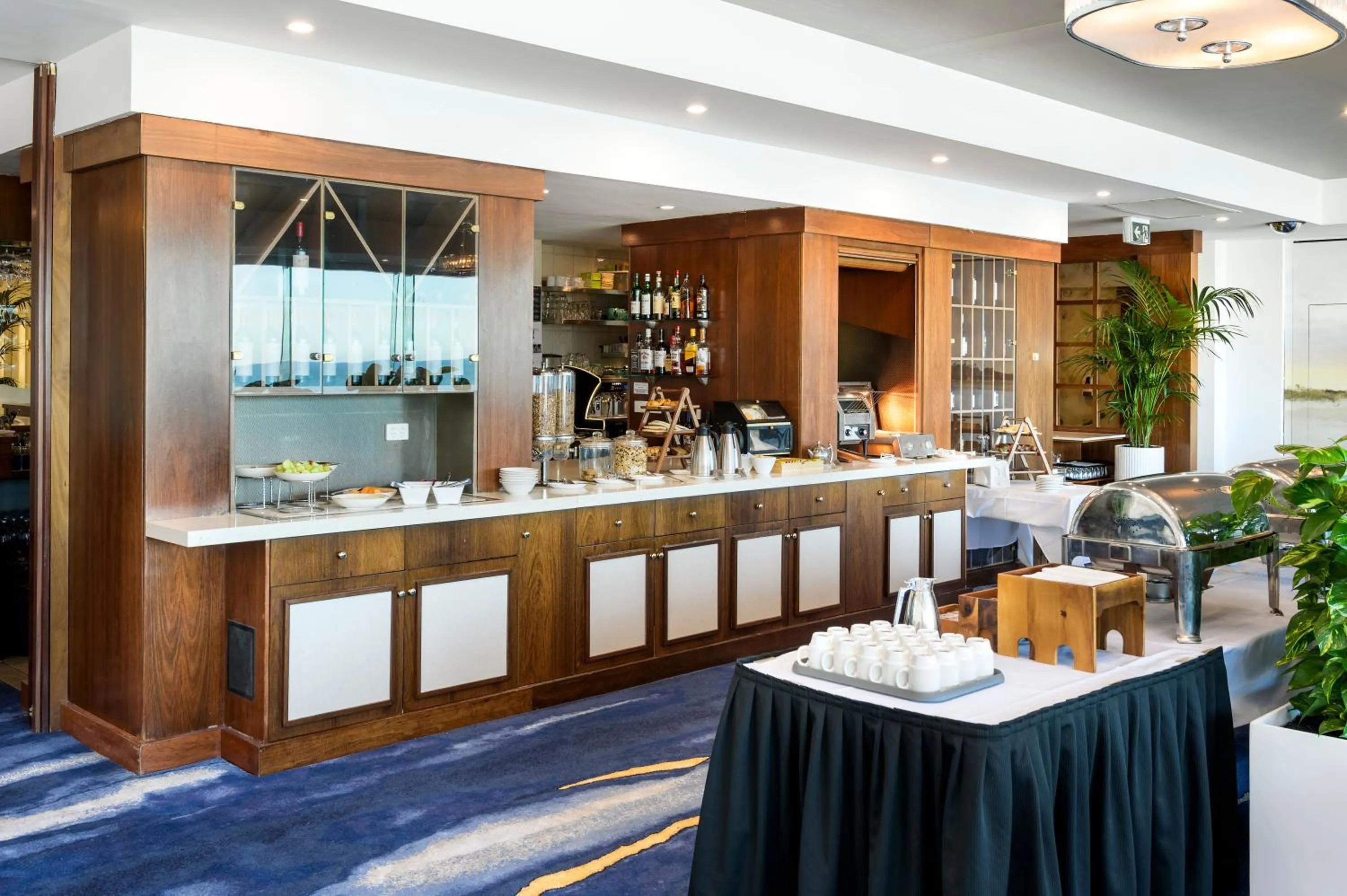 Restaurant/places to eat in Noah's On the Beach