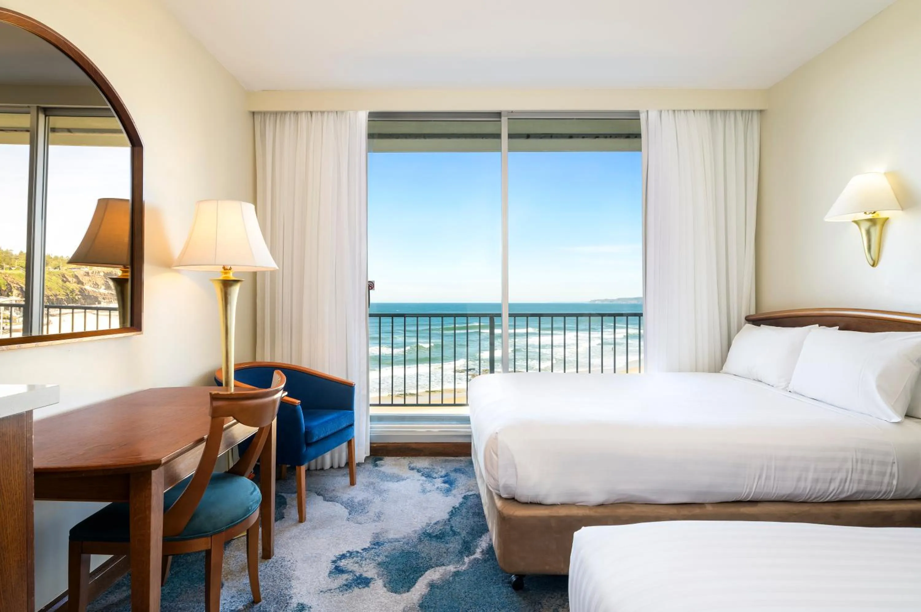 Bedroom, Bed in Noah's On the Beach