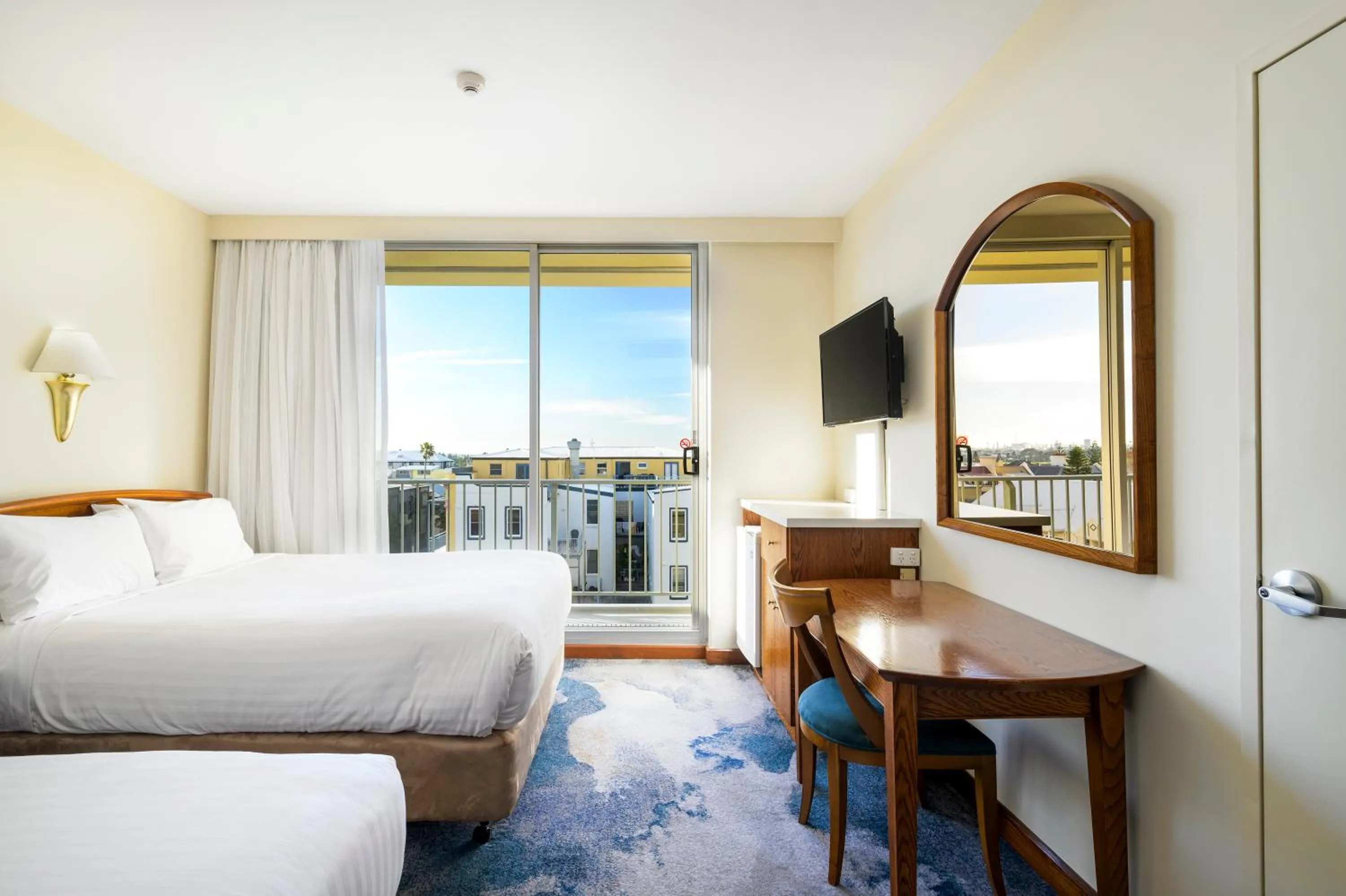 Bedroom, Bed in Noah's On the Beach