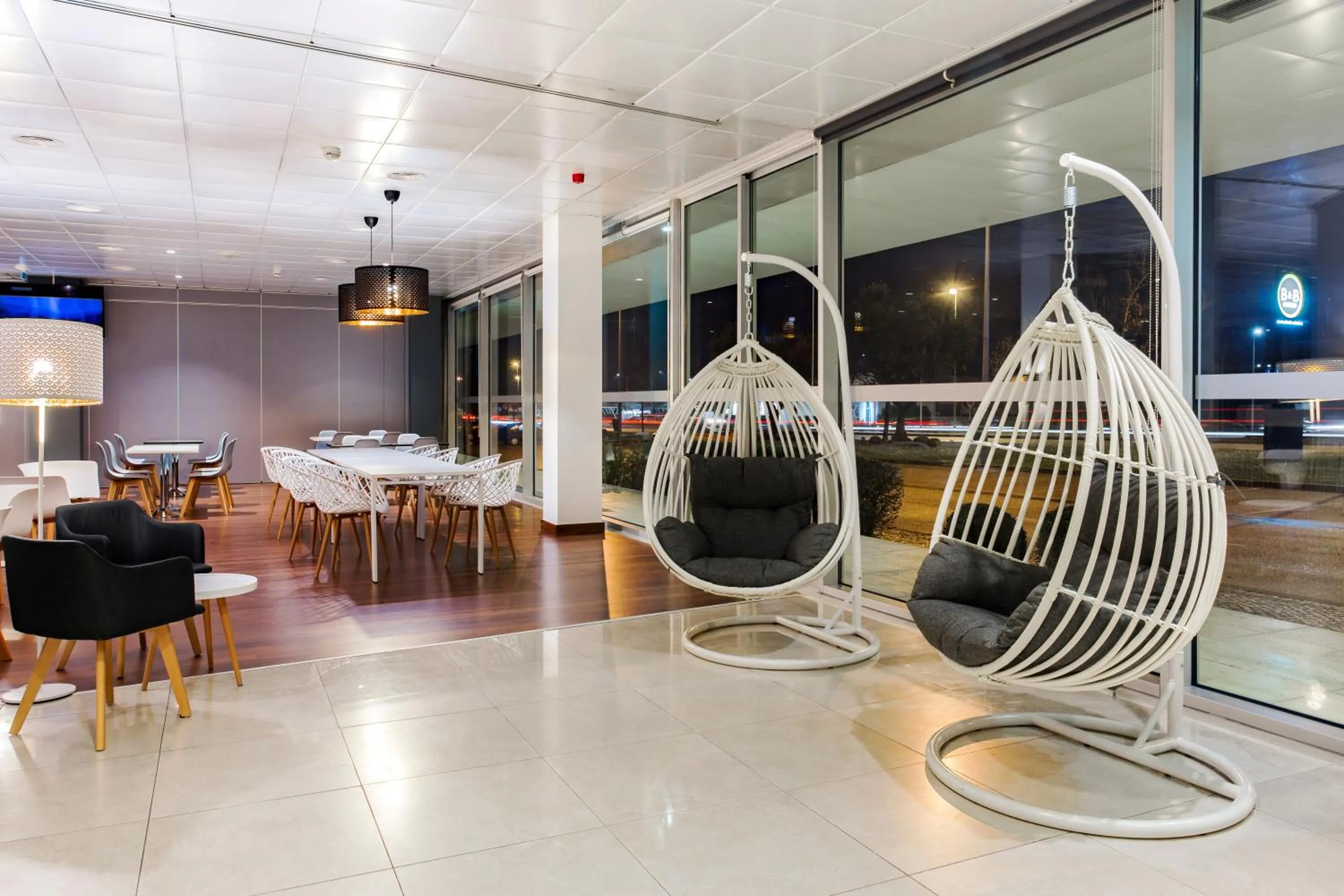 Communal lounge/ TV room in B&B HOTEL Cantanhede Coimbra