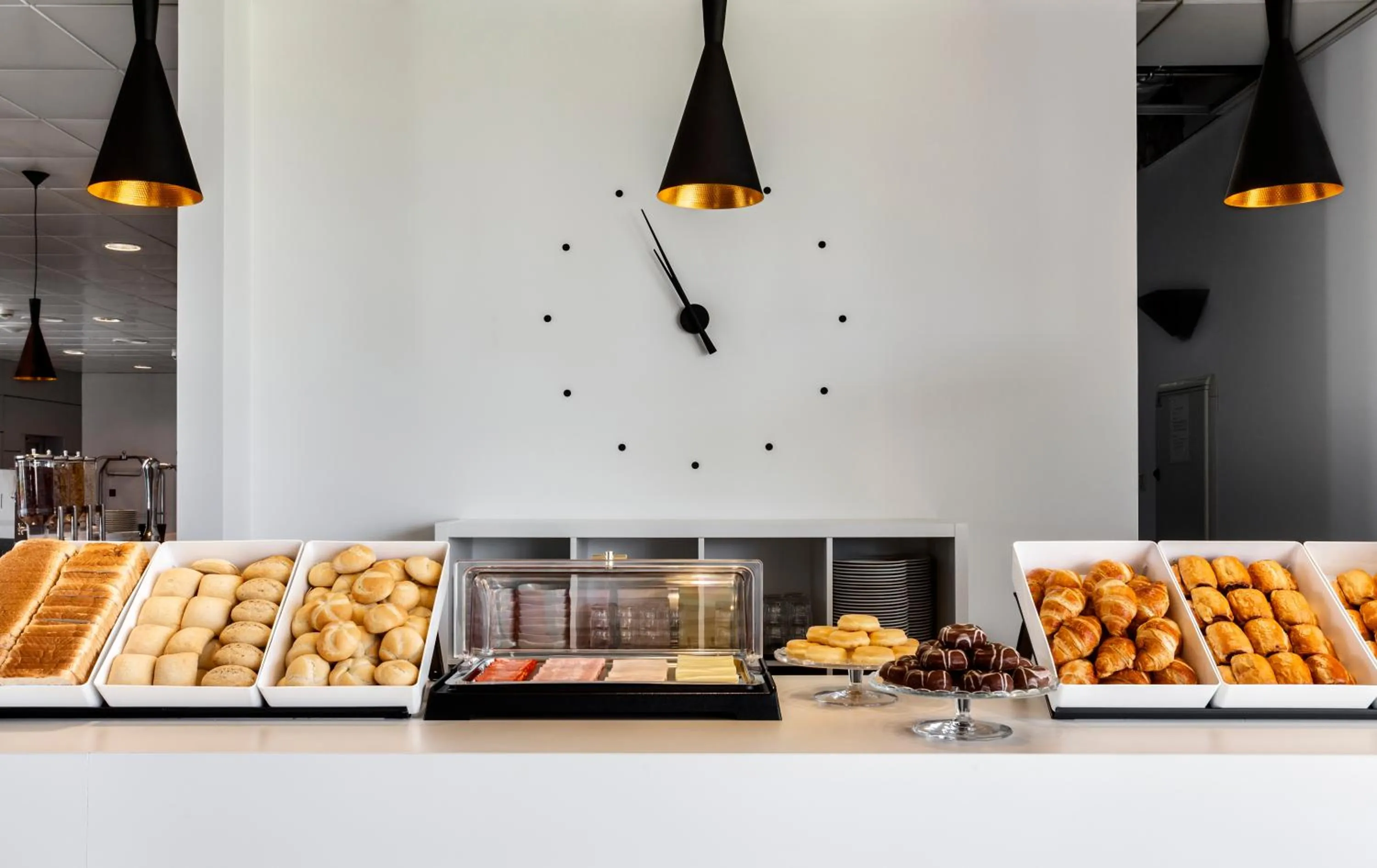 Buffet breakfast in B&B HOTEL Cantanhede Coimbra