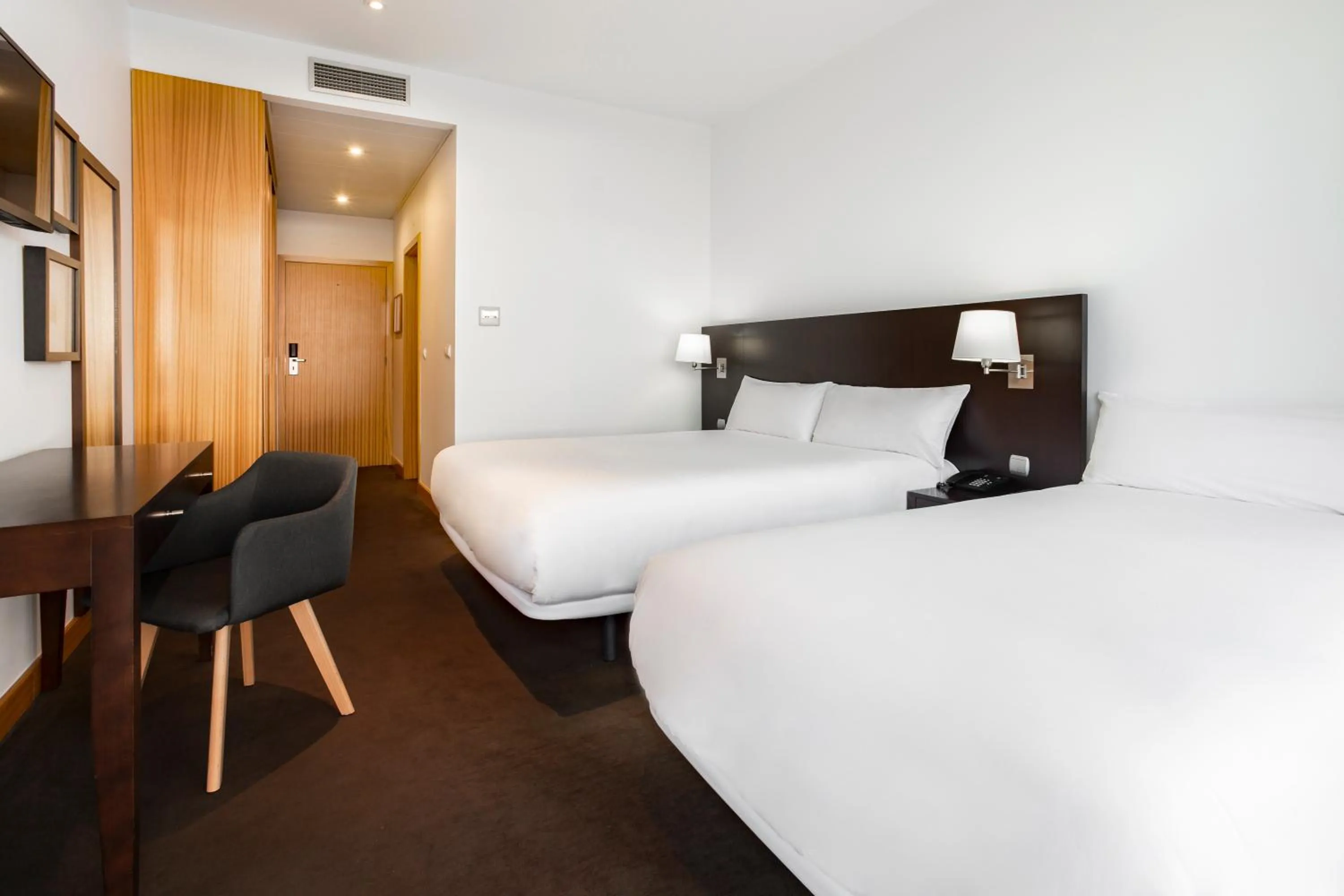 Bed in B&B HOTEL Cantanhede Coimbra