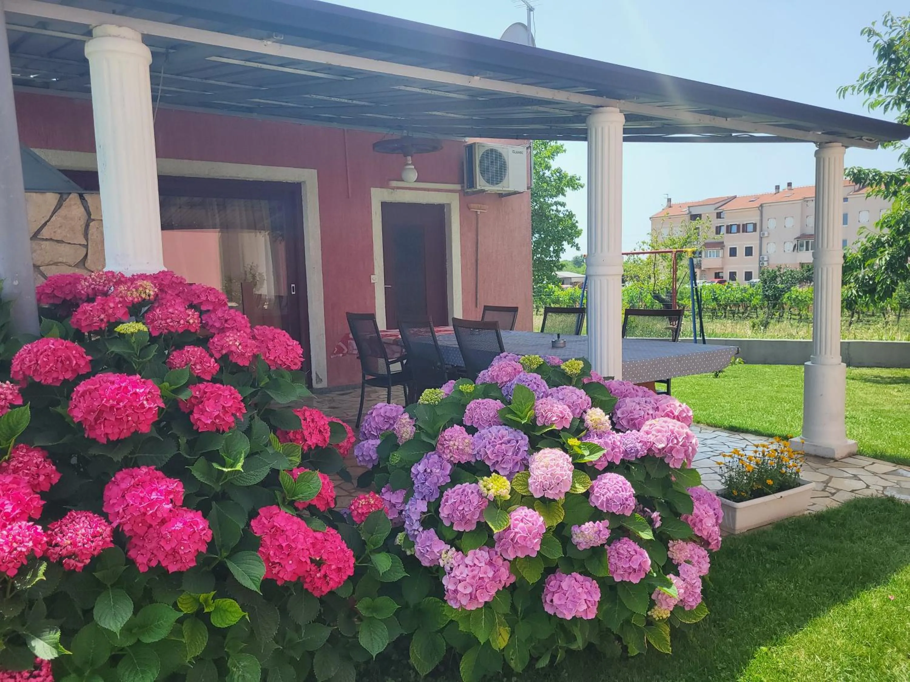 Apartments Dragica