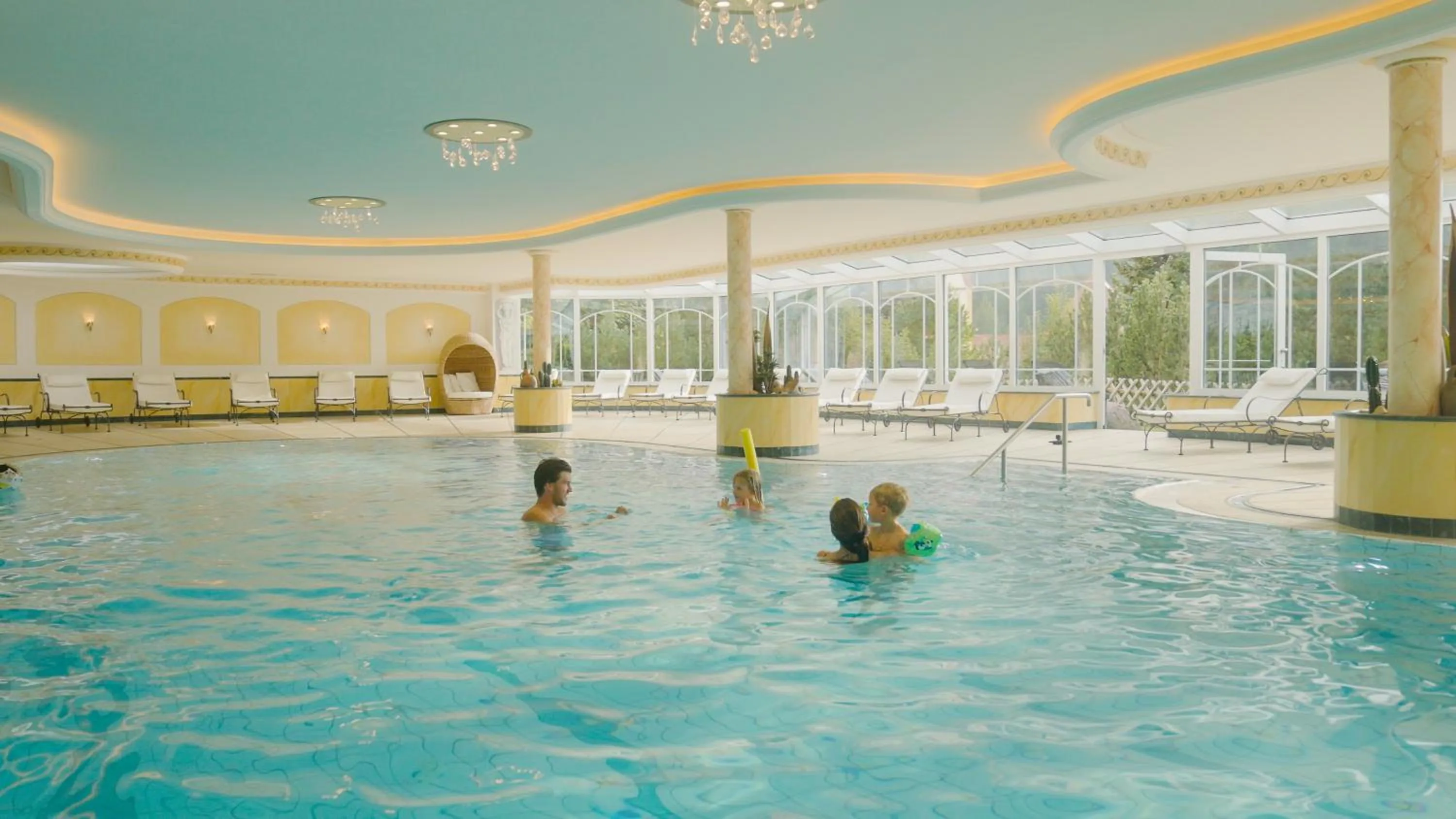 Swimming pool in Residence Isabell