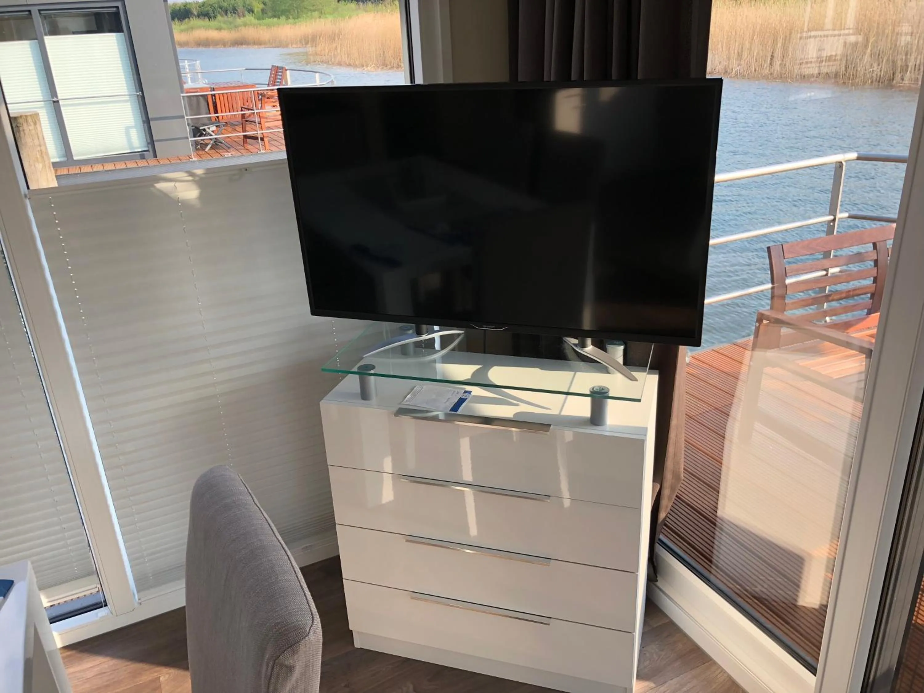 TV and multimedia in Hausboot Harmonie