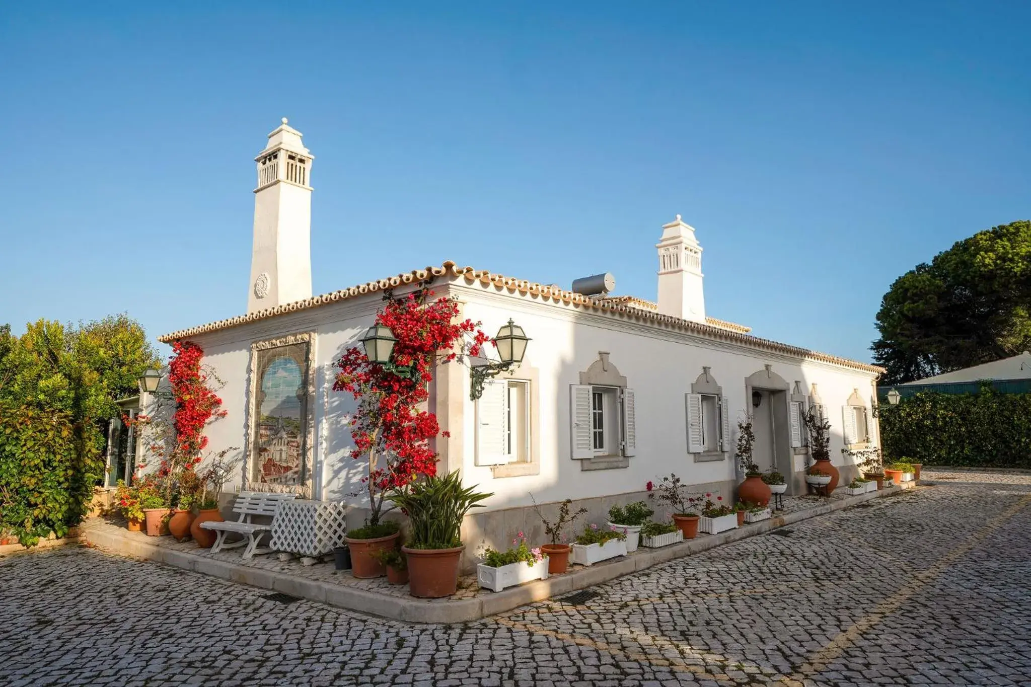 Facade/entrance in Muthu Balaia Sol Facade/entrance in Muthu Balaia Sol