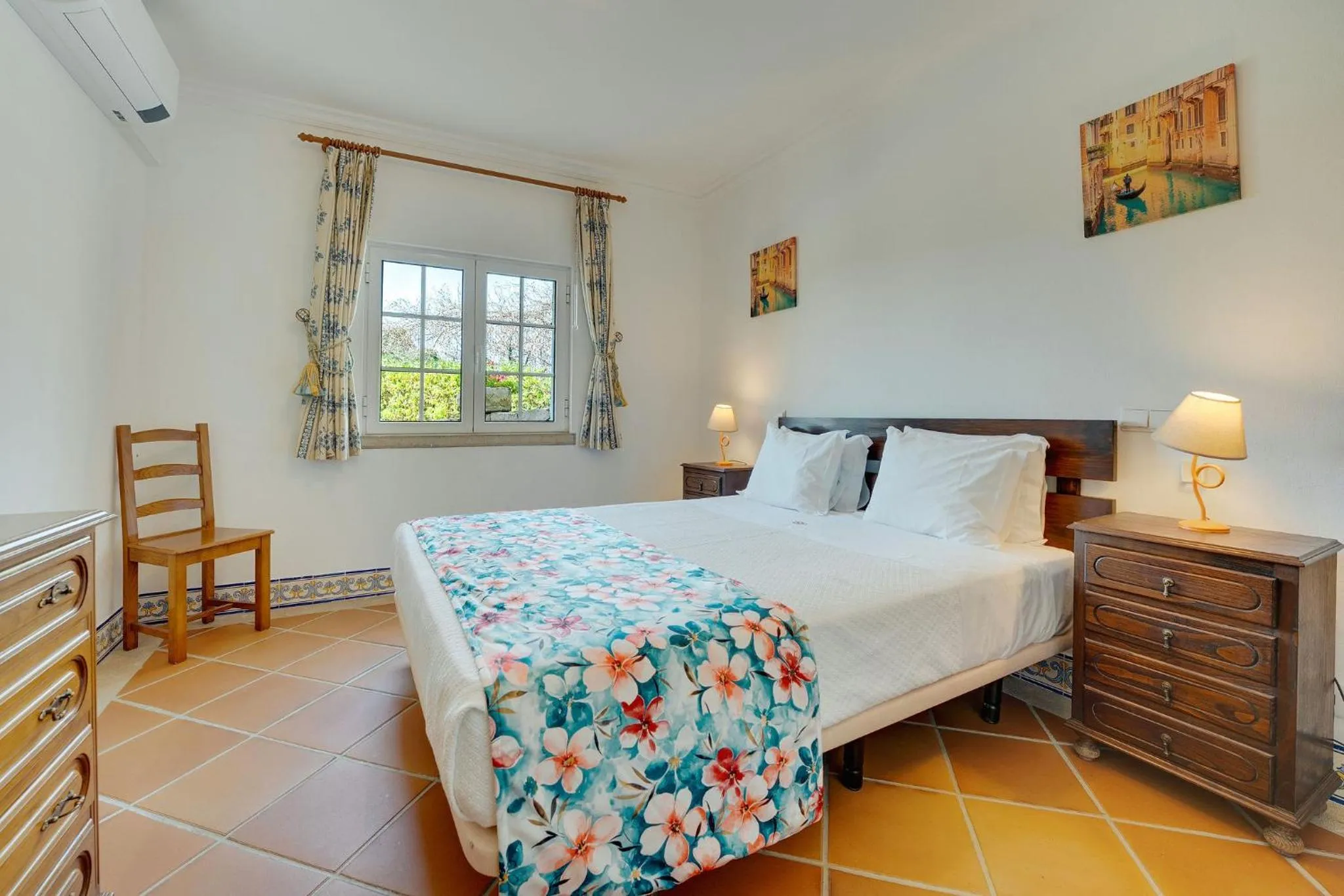 Bedroom, Bed in Muthu Balaia Sol