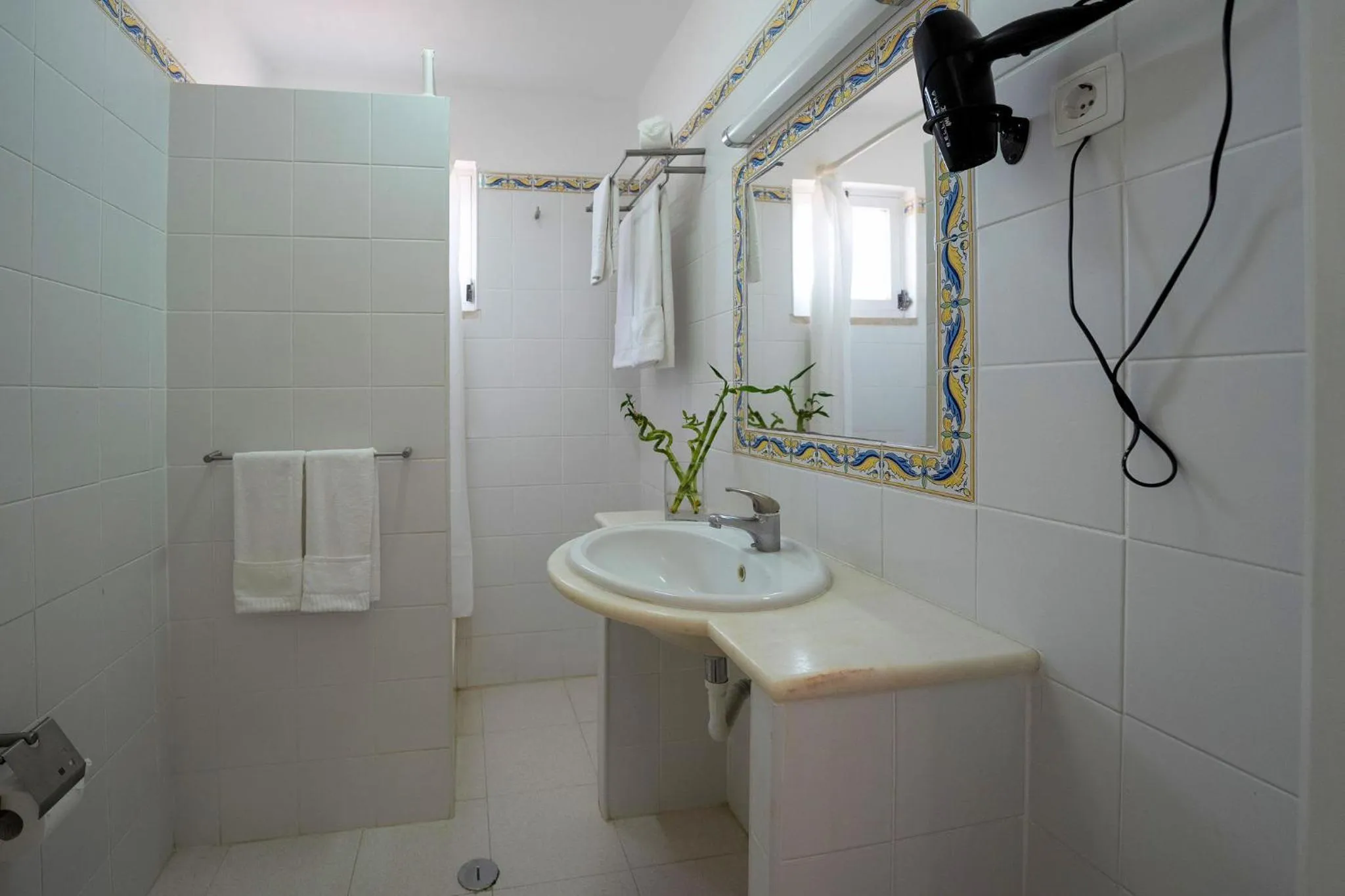 Shower in Muthu Balaia Sol