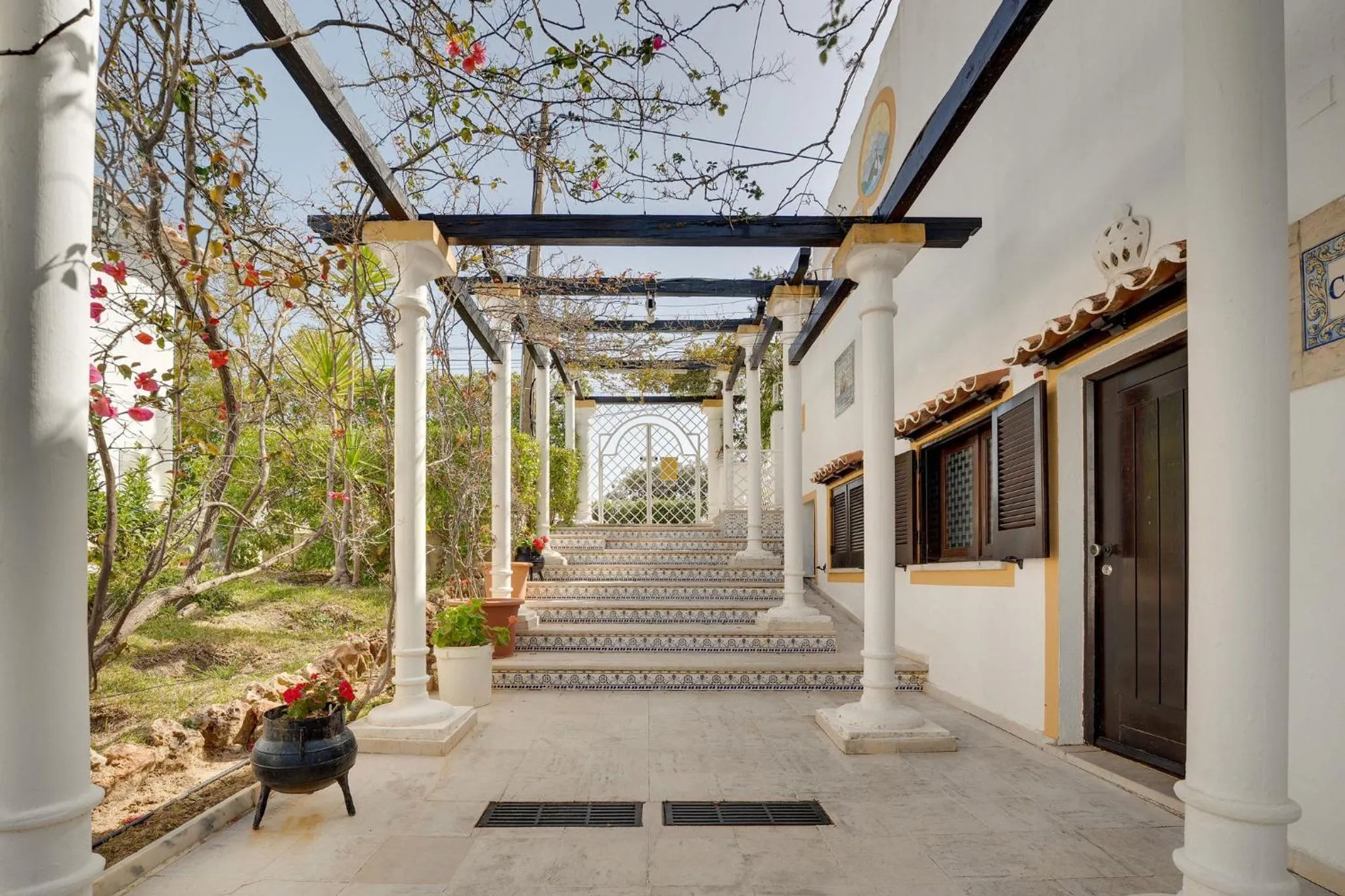 Property building in Muthu Balaia Sol