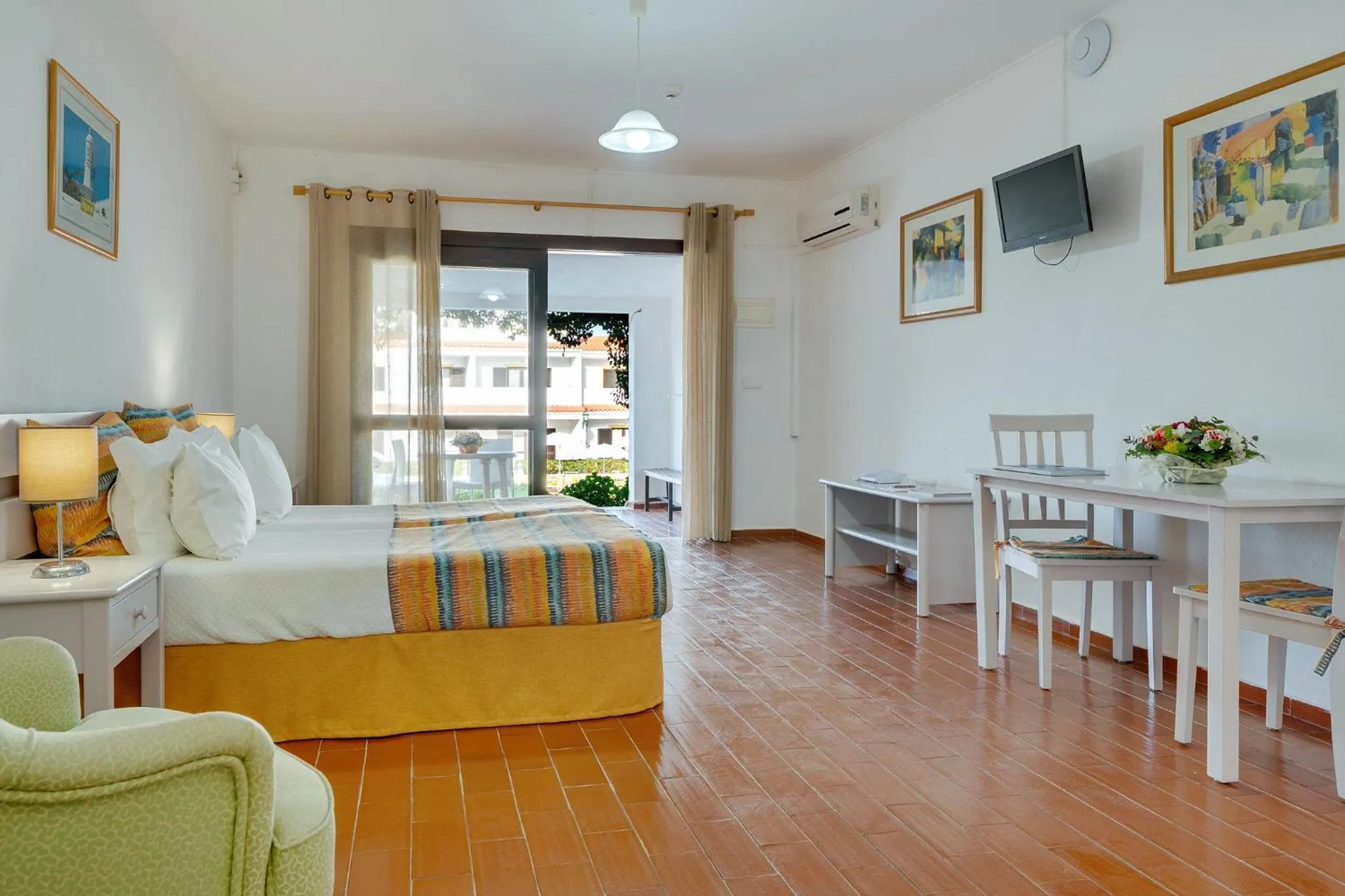 Bed in Muthu Balaia Sol