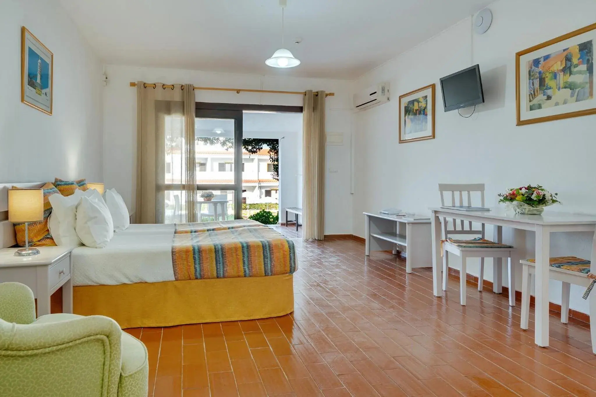 Bed in Muthu Balaia Sol Bed in Muthu Balaia Sol