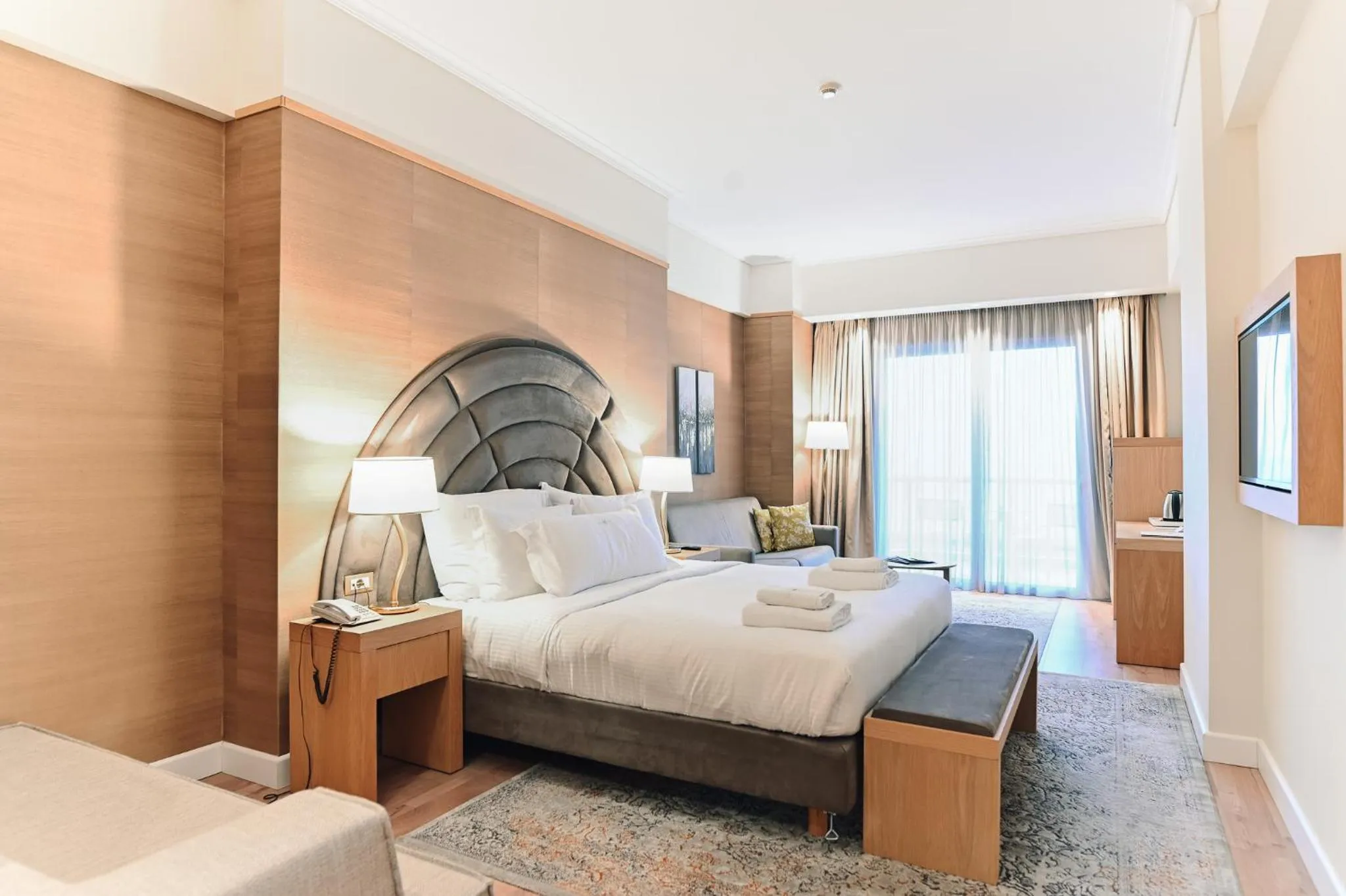 Photo of the whole room, Bed in My Way Hotel & Events