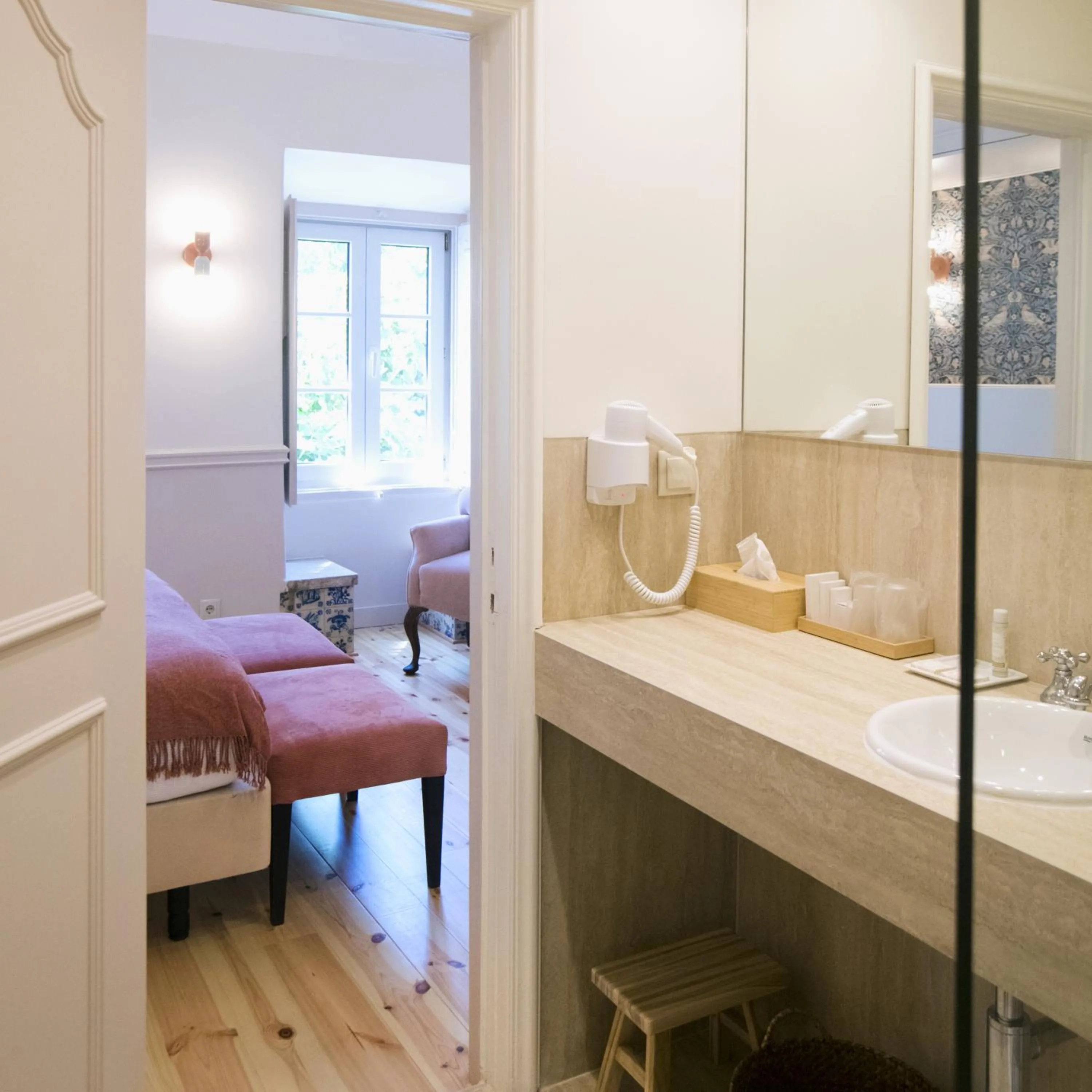 Bed in York House Lisboa Hotel