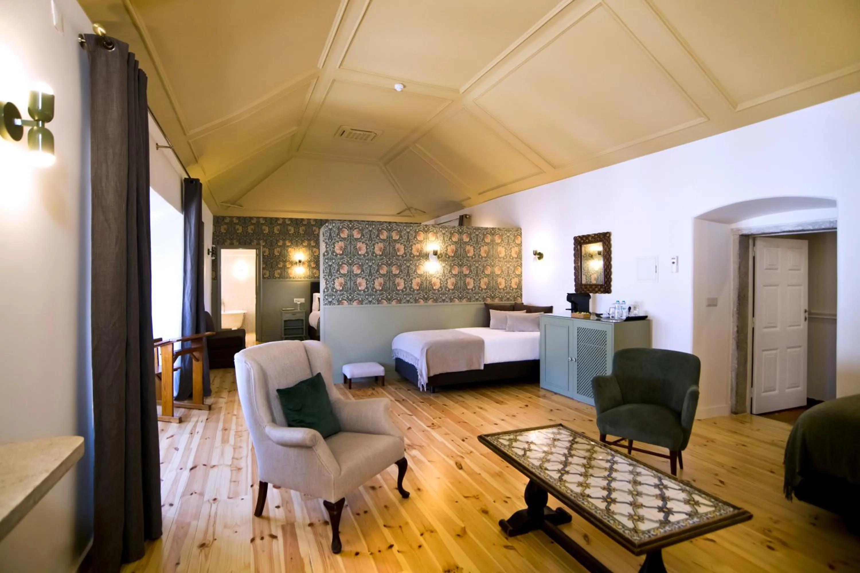 Bed in York House Lisboa Hotel