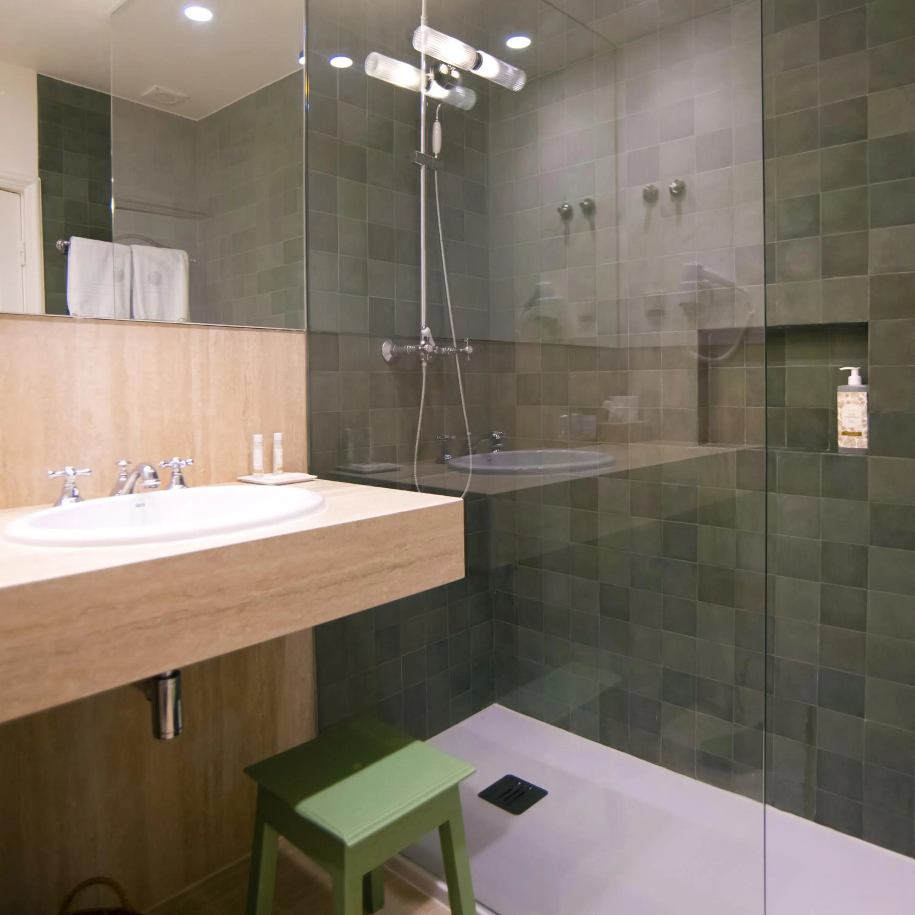 Shower in York House Lisboa Hotel